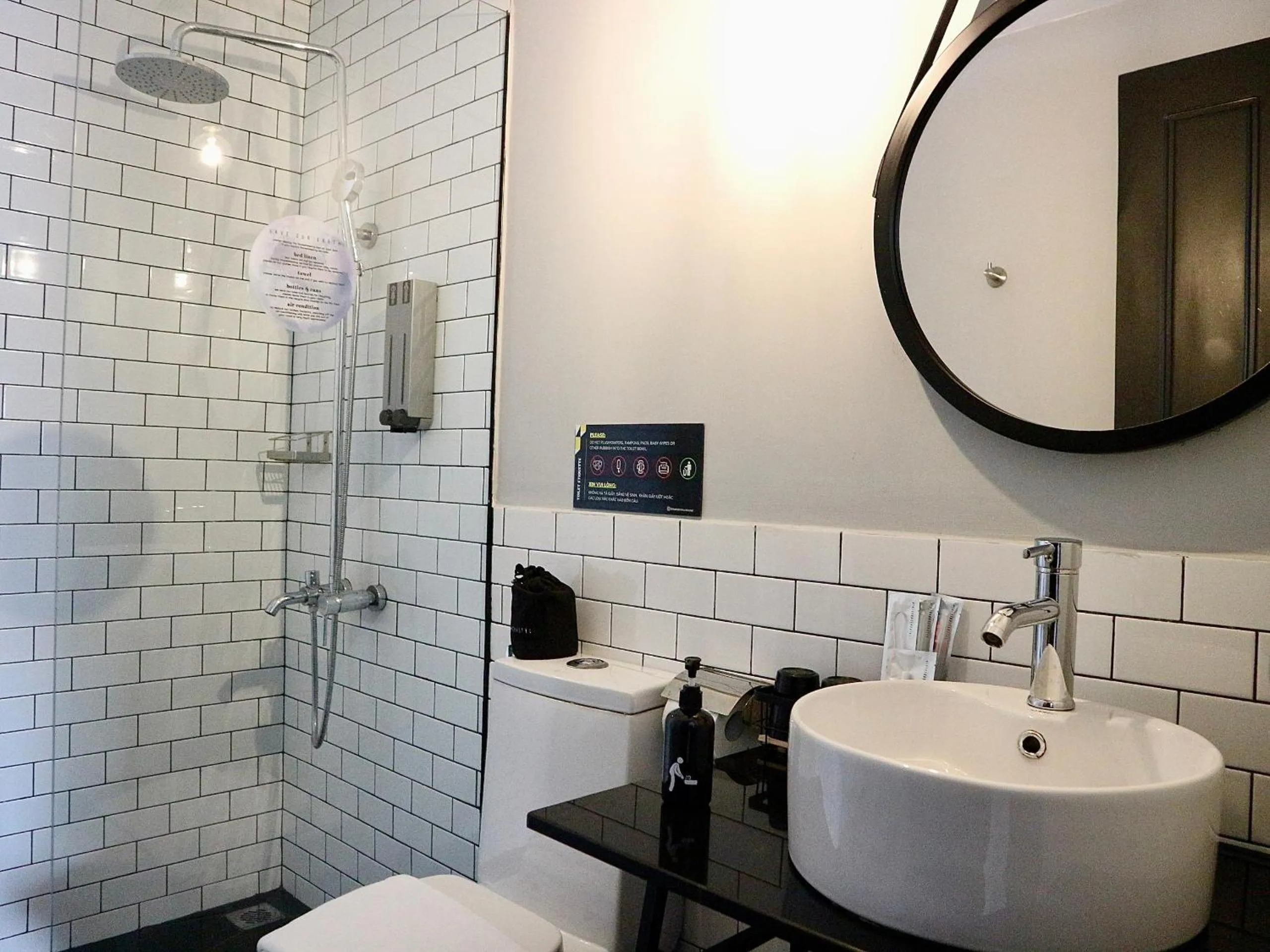 Shower in The Hammock Hotel Fine Arts Museum