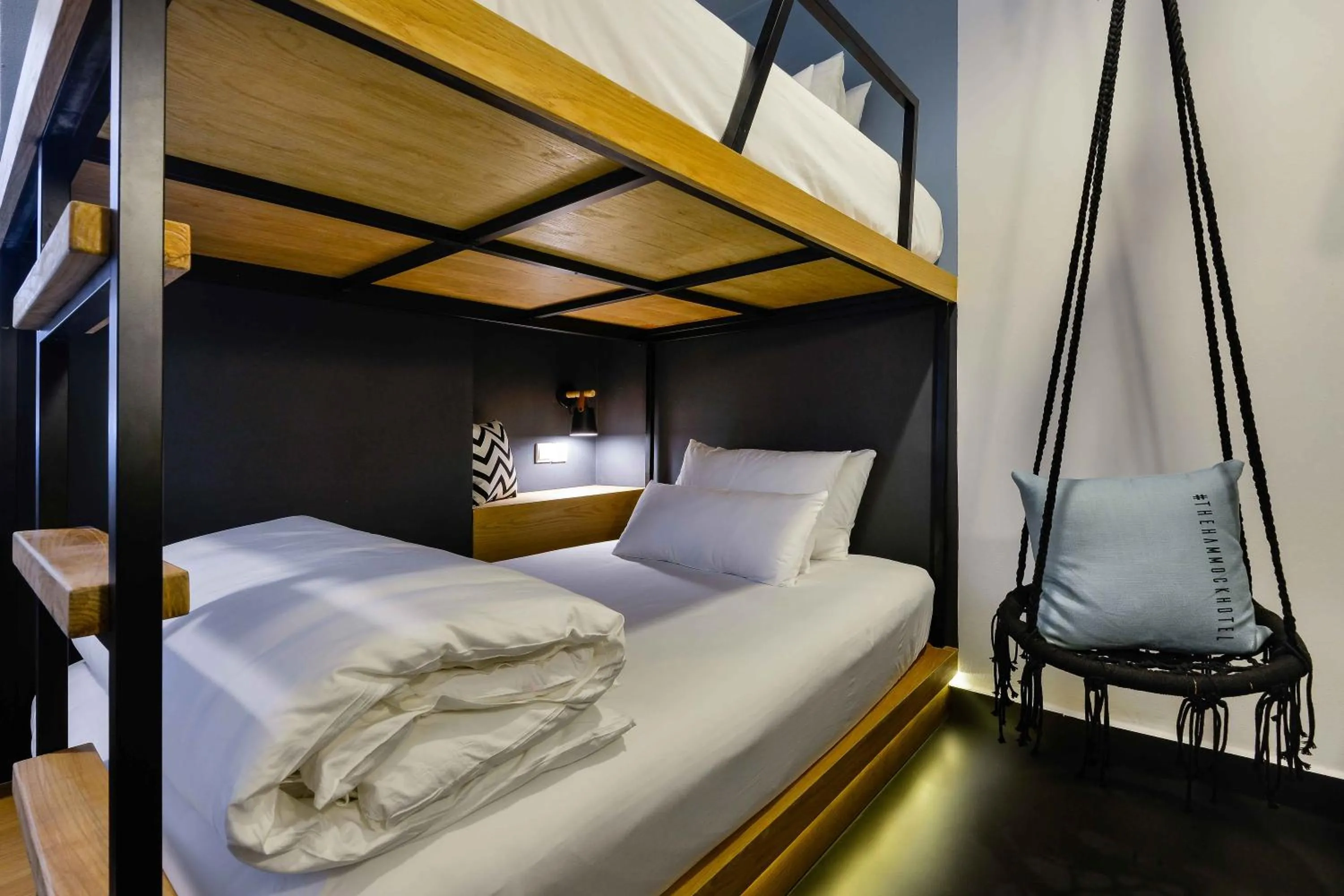 Photo of the whole room, Bed in The Hammock Hotel Fine Arts Museum