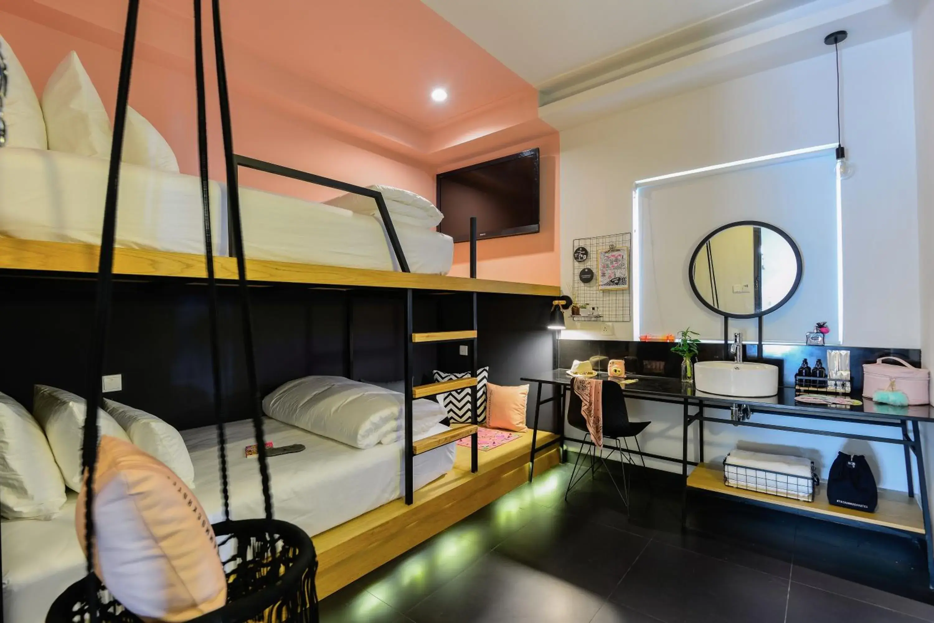 DELUXE TWIN NEST - FREE LAUNDRY, MINIBAR in The Hammock Hotel Fine Arts Museum DELUXE TWIN NEST - FREE LAUNDRY, MINIBAR in The Hammock Hotel Fine Arts Museum