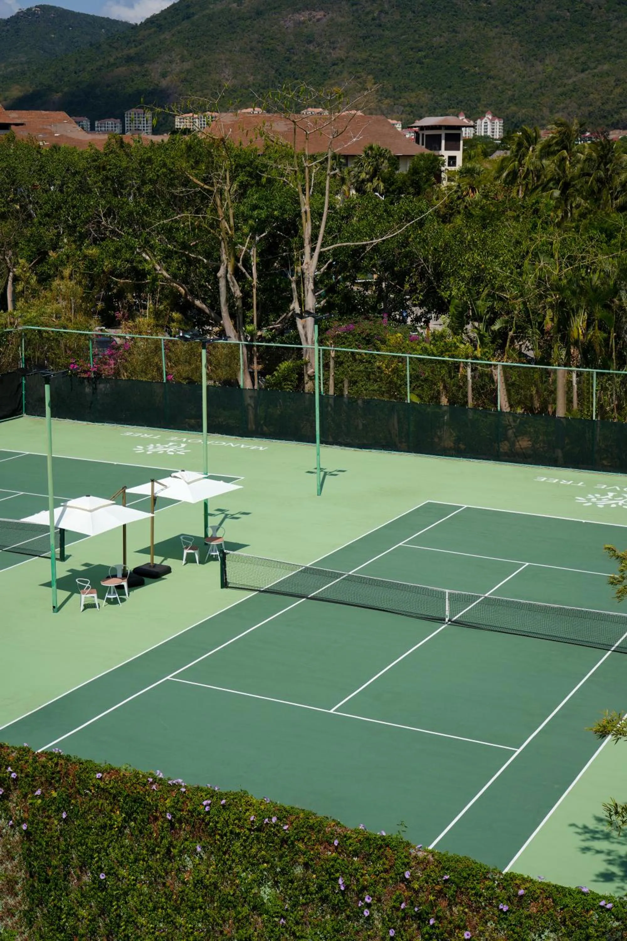 Tennis court in Yalong Bay Mangrove Tree Resort