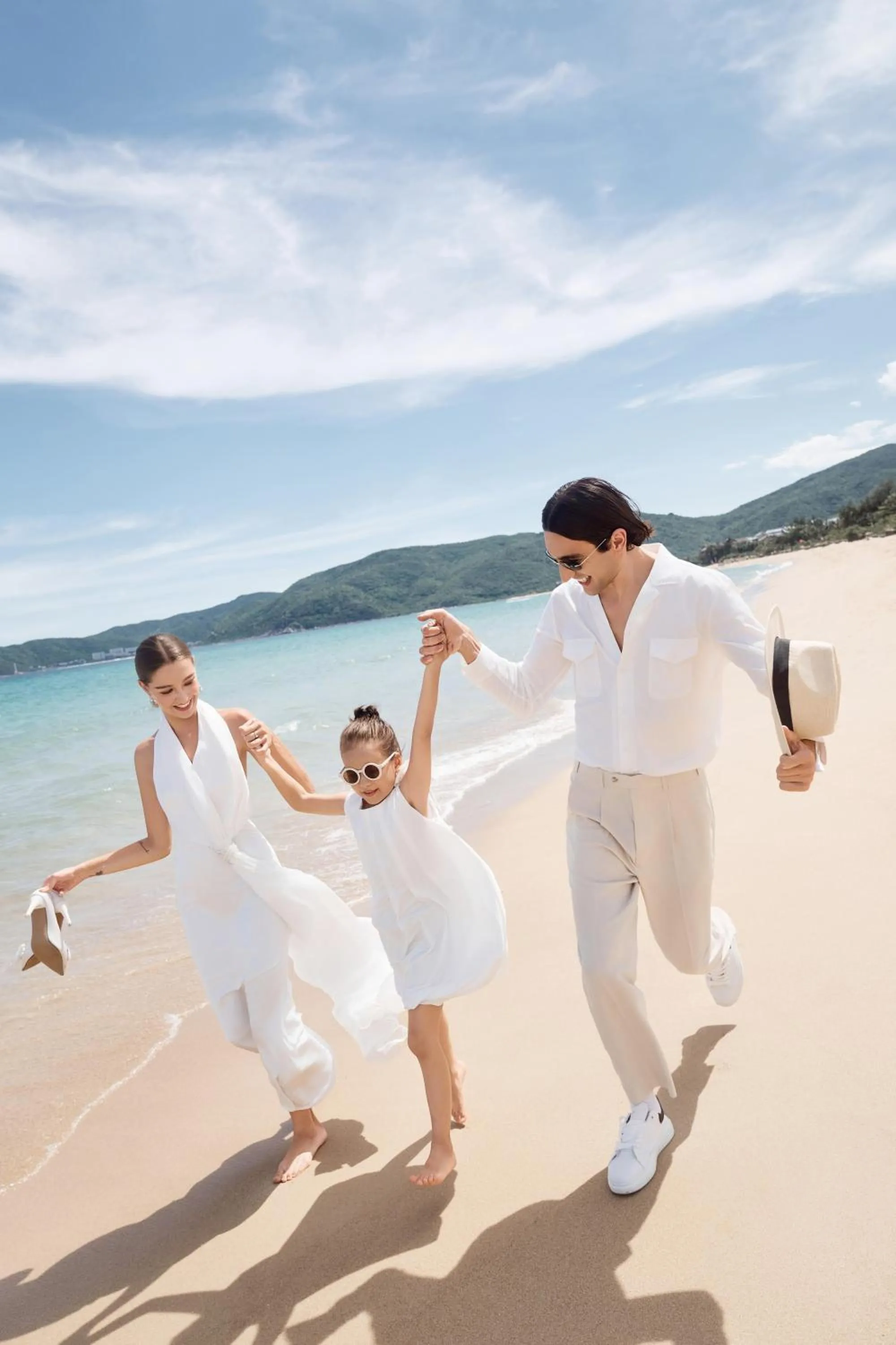 Beach in Yalong Bay Mangrove Tree Resort