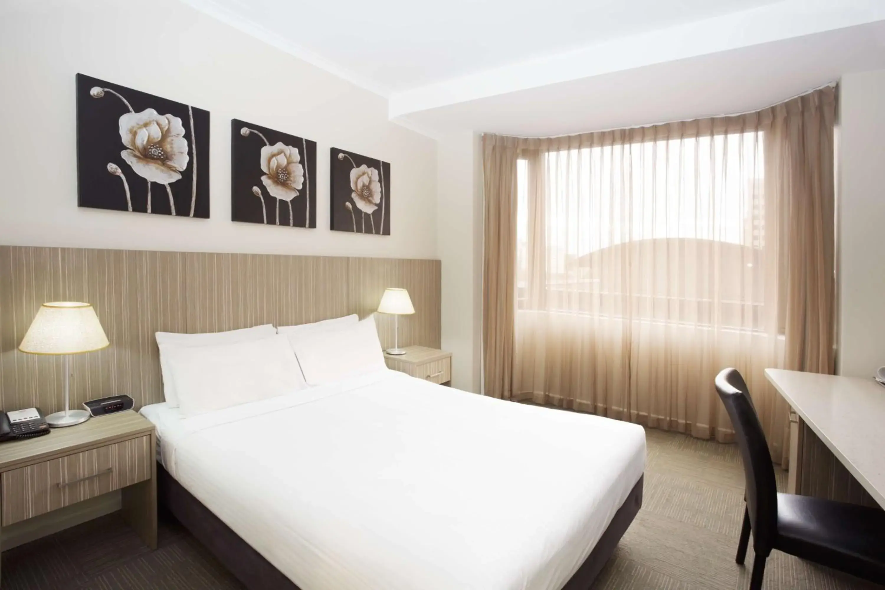 Deluxe Double Room in Metro Hotel Marlow Sydney Central Deluxe Double Room in Metro Hotel Marlow Sydney Central