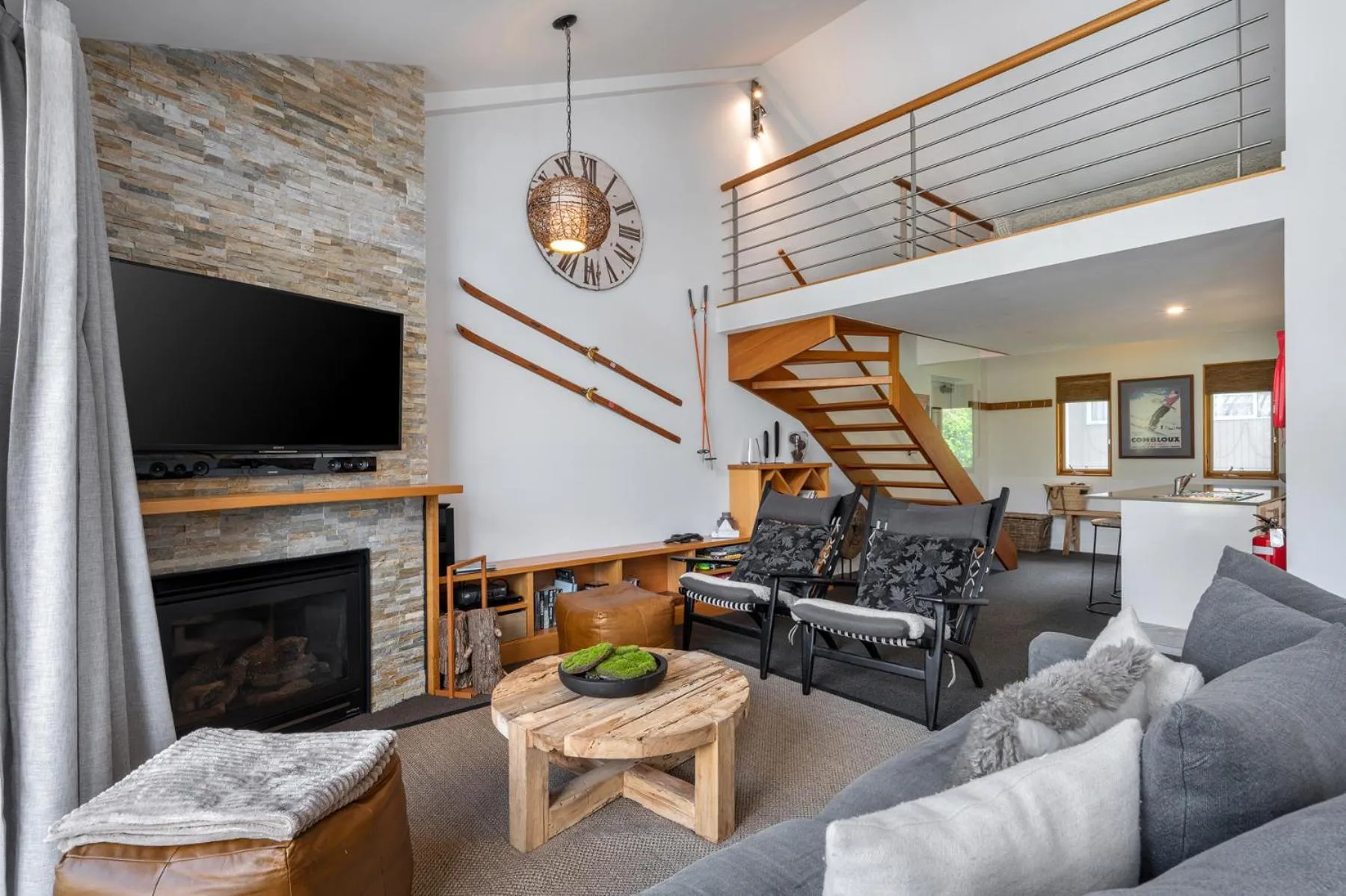 TV and multimedia in Snowgoose Apartments