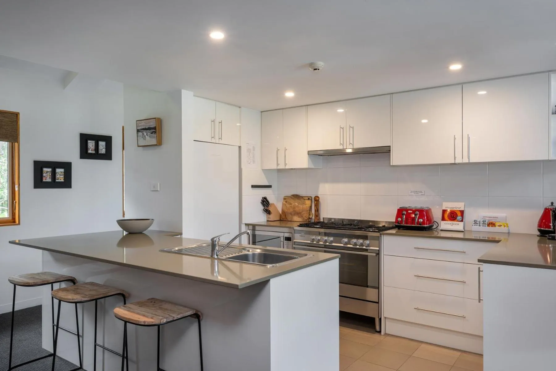 Kitchen or kitchenette in Snowgoose Apartments