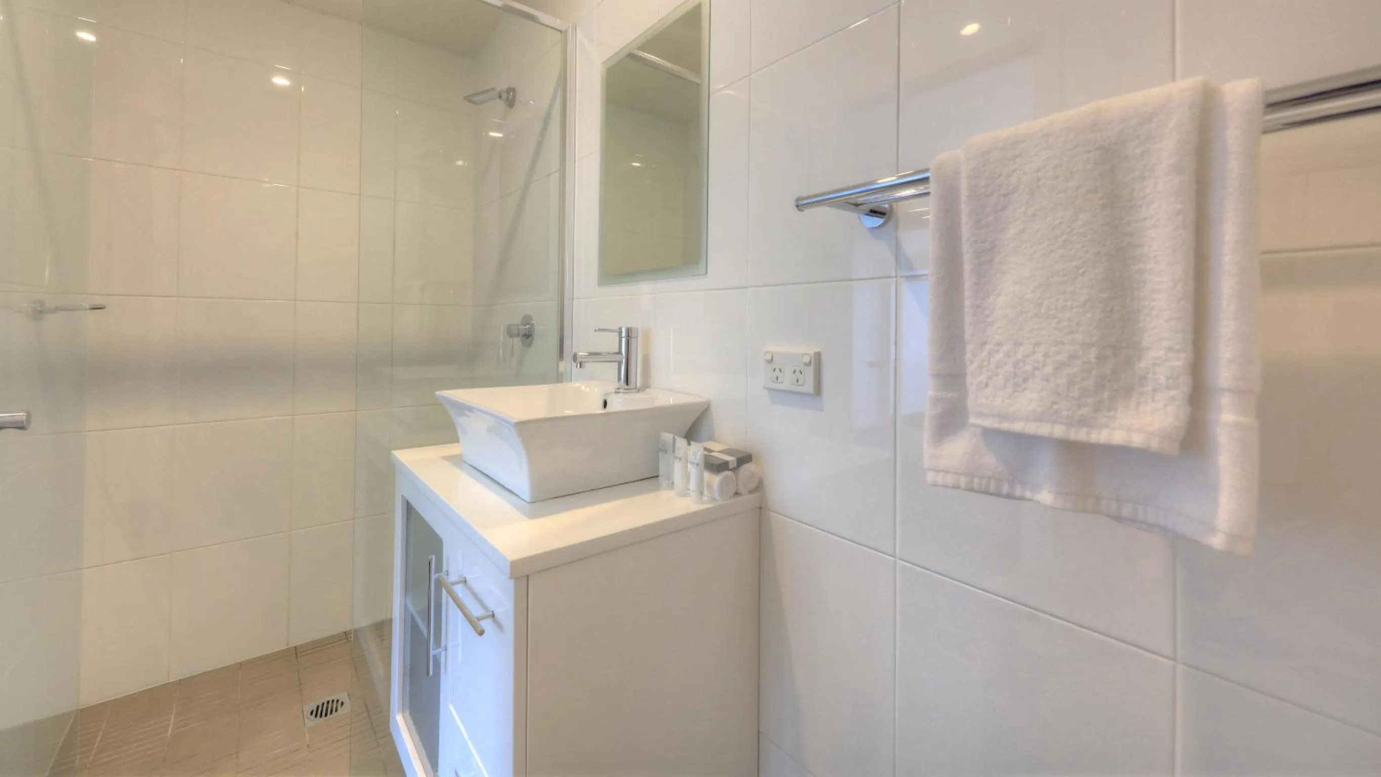 Bathroom in Snowgoose Apartments