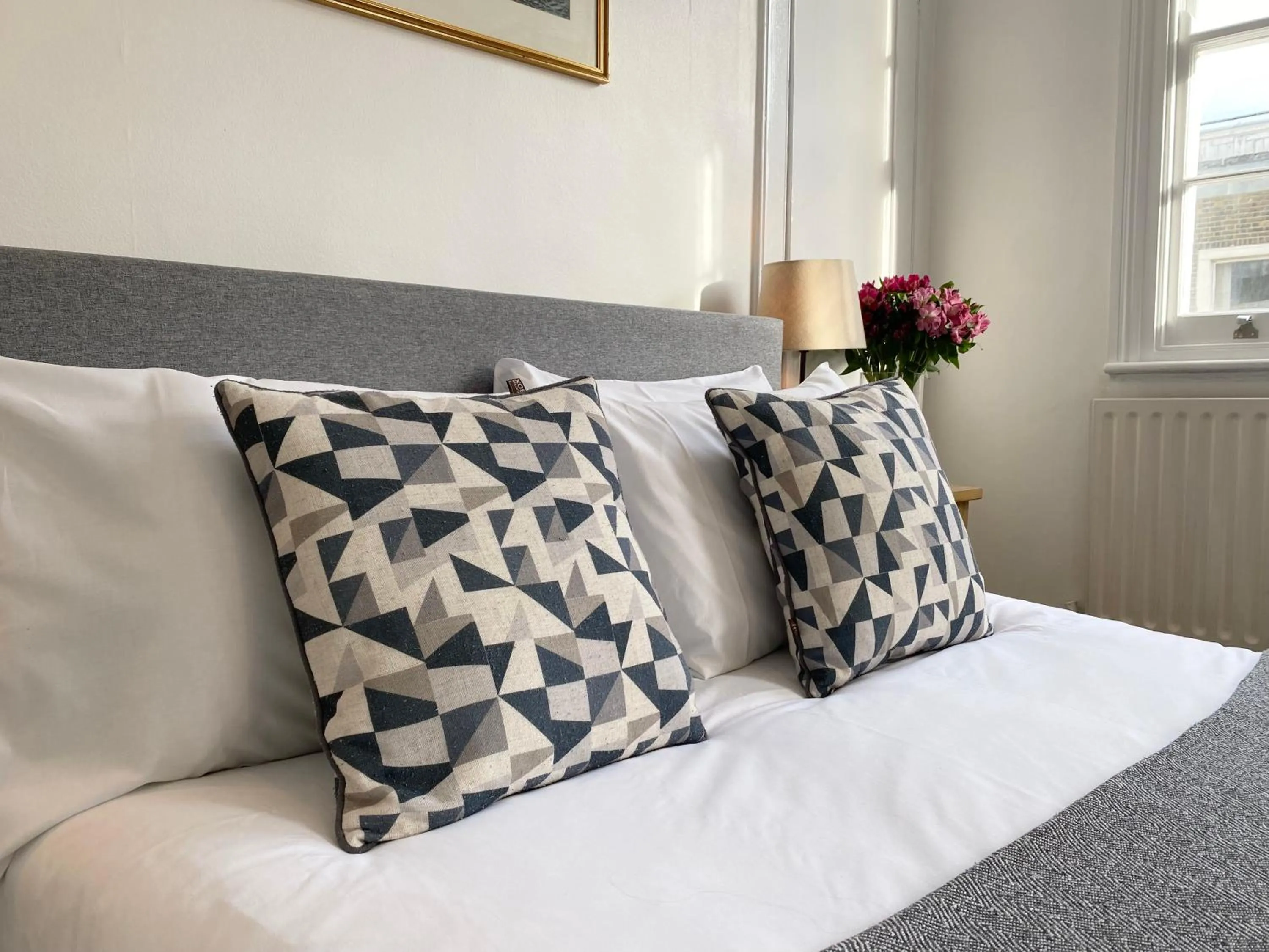 Bed in Stylish Maisonette and Studio in Victoria