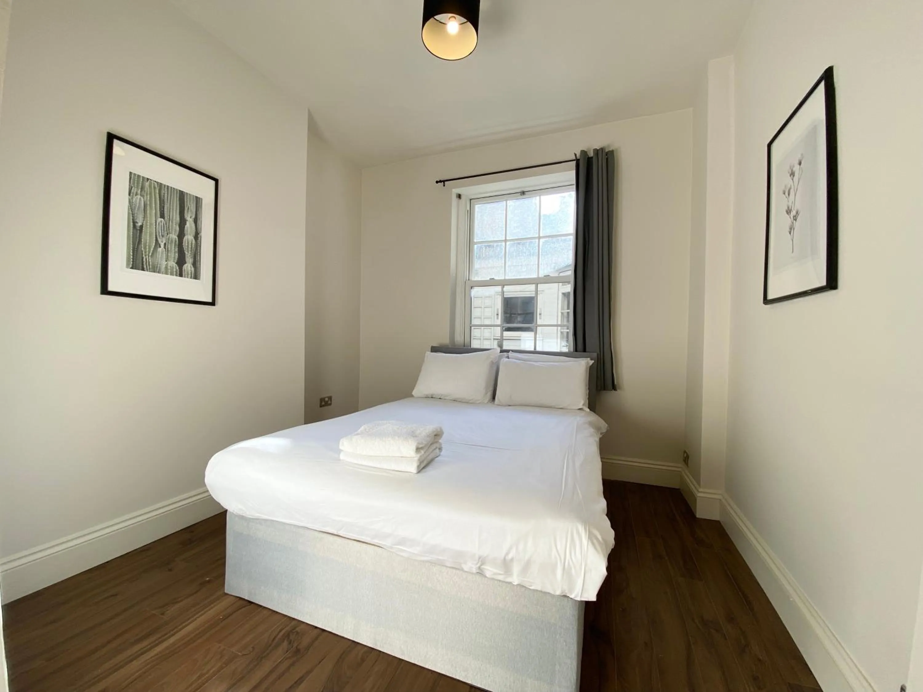 Bed in Stylish Maisonette and Studio in Victoria