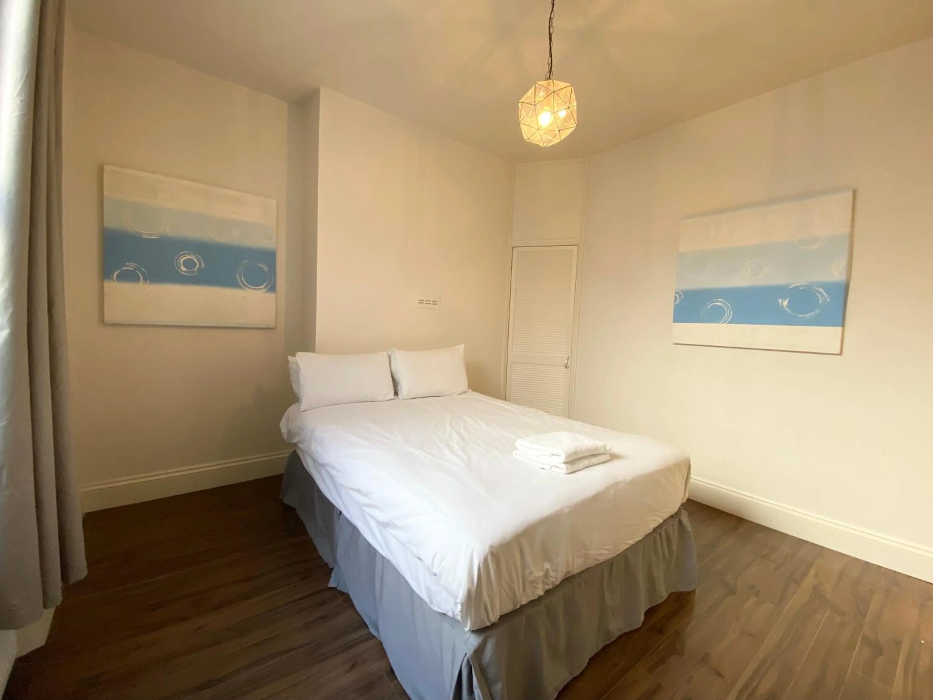 Bed in Stylish Maisonette and Studio in Victoria