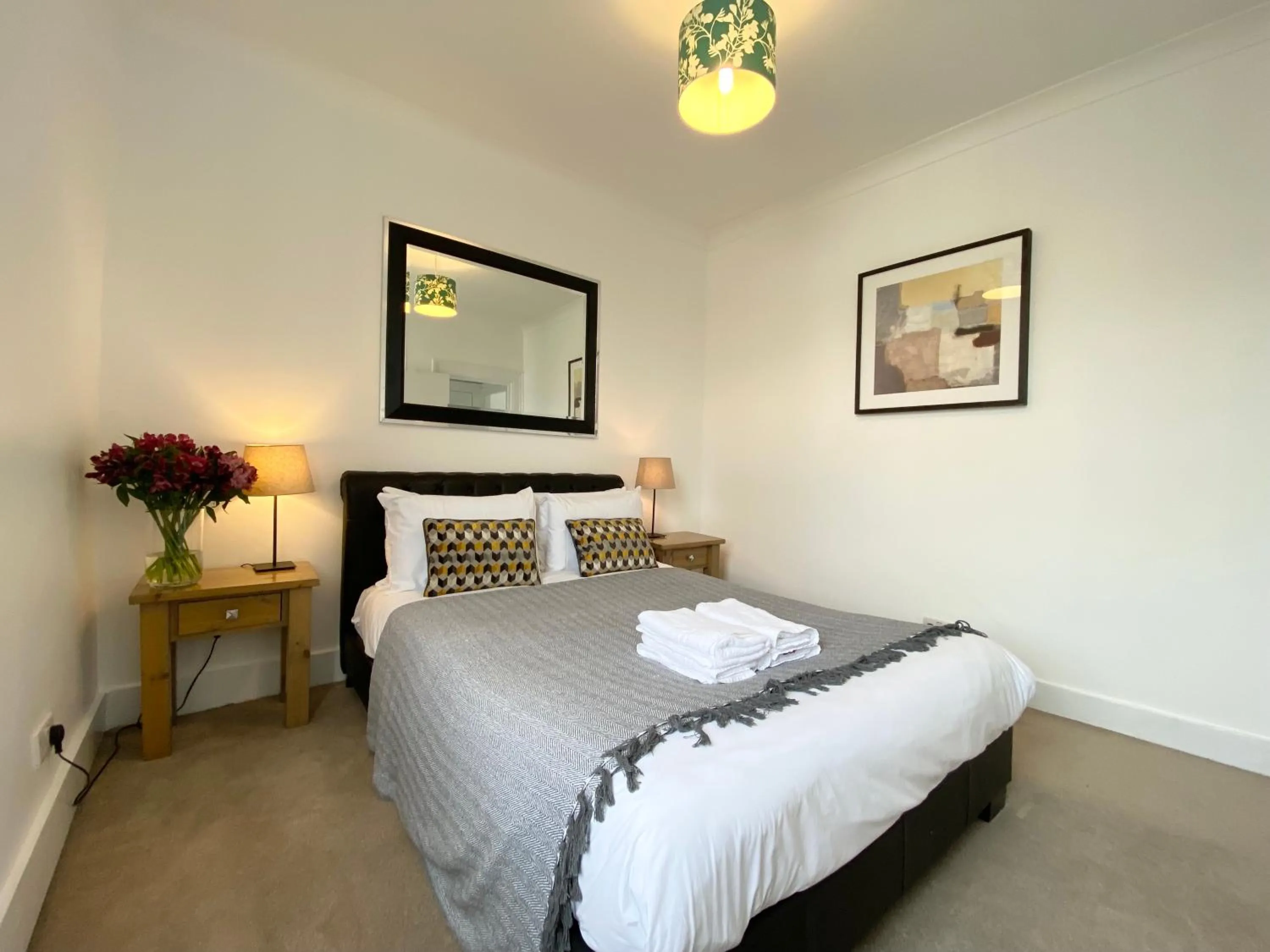Bed in Stylish Maisonette and Studio in Victoria