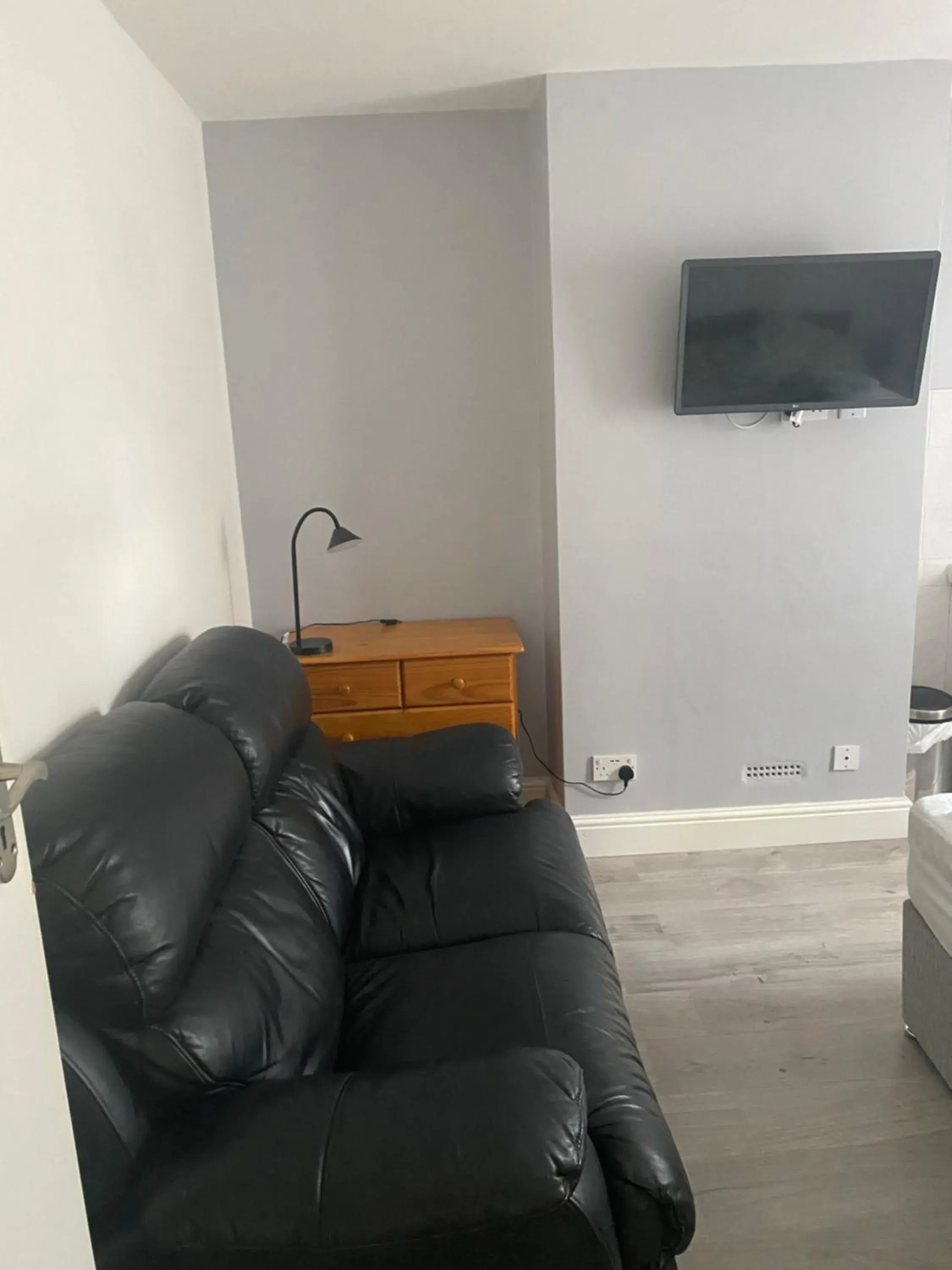 Double Room with Shared Bathroom in Shenandoah House Double Room with Shared Bathroom in Shenandoah House