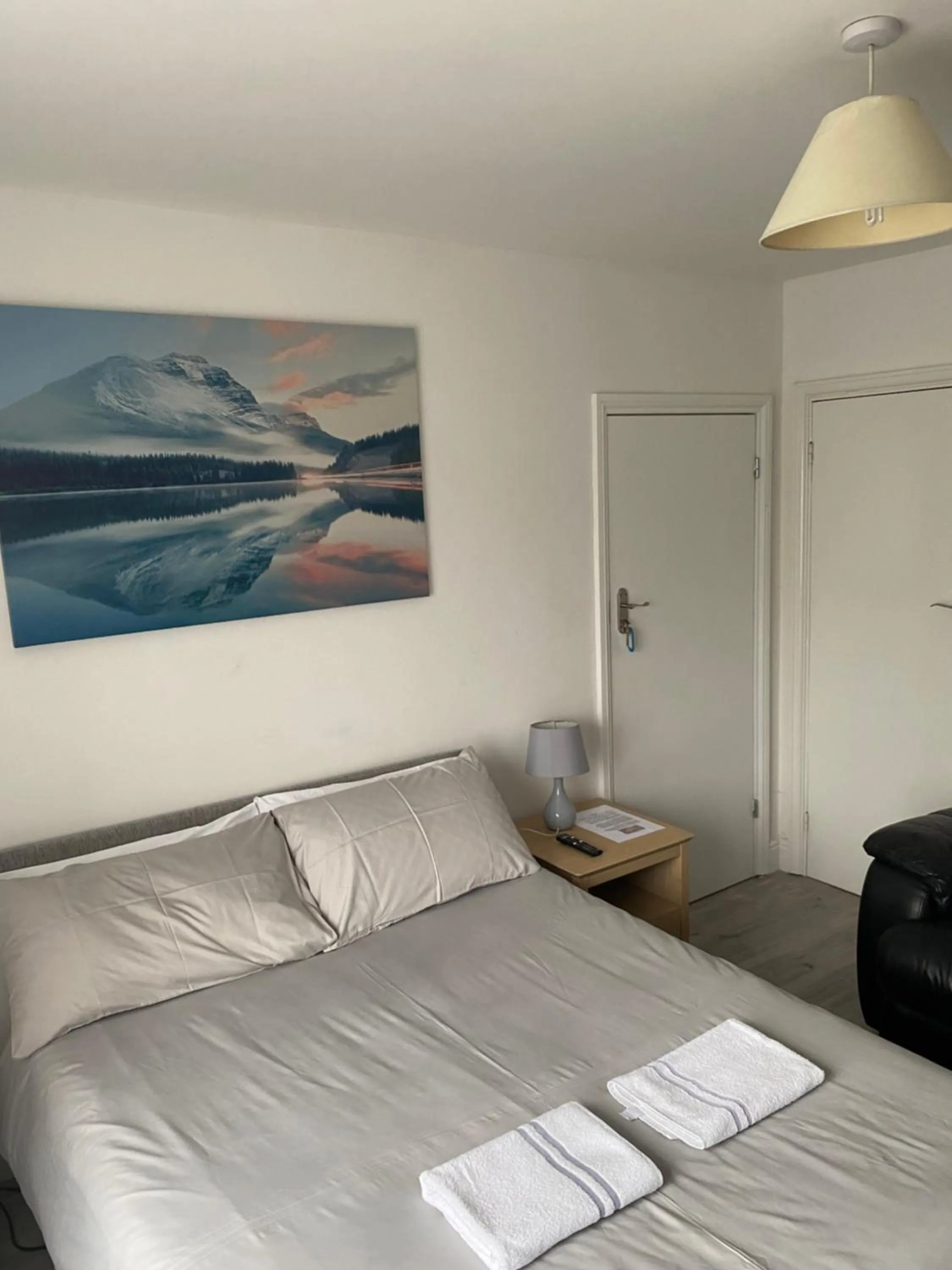 Bedroom, Bed in Shenandoah House