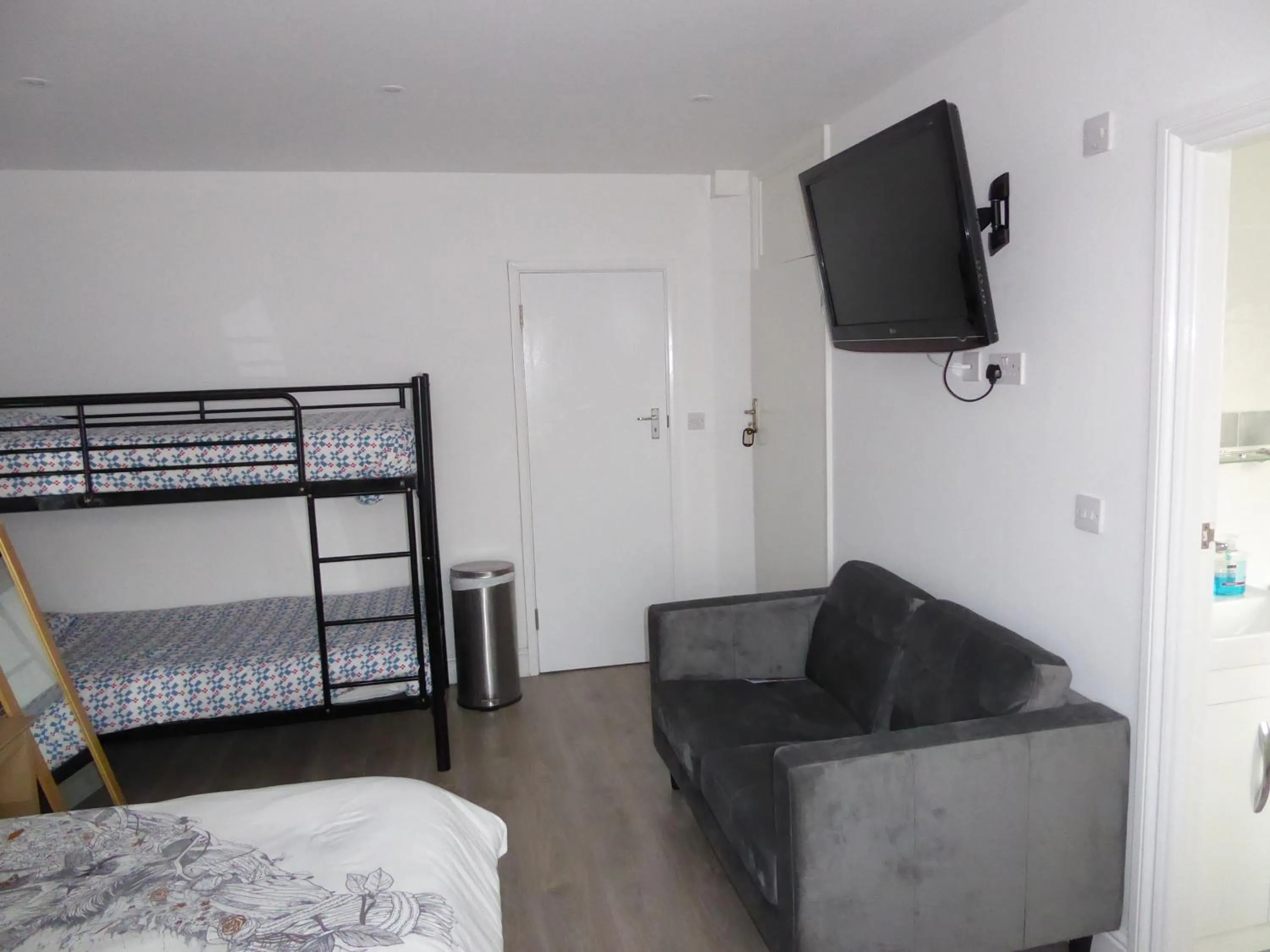 TV and multimedia, Bed in Shenandoah House