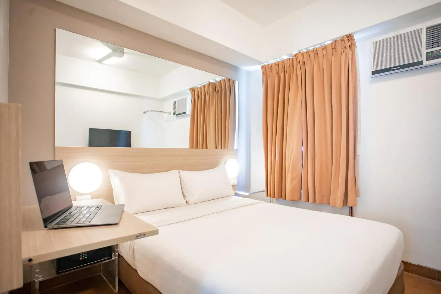 Double Room in Red Planet Clark Angeles City Double Room in Red Planet Clark Angeles City