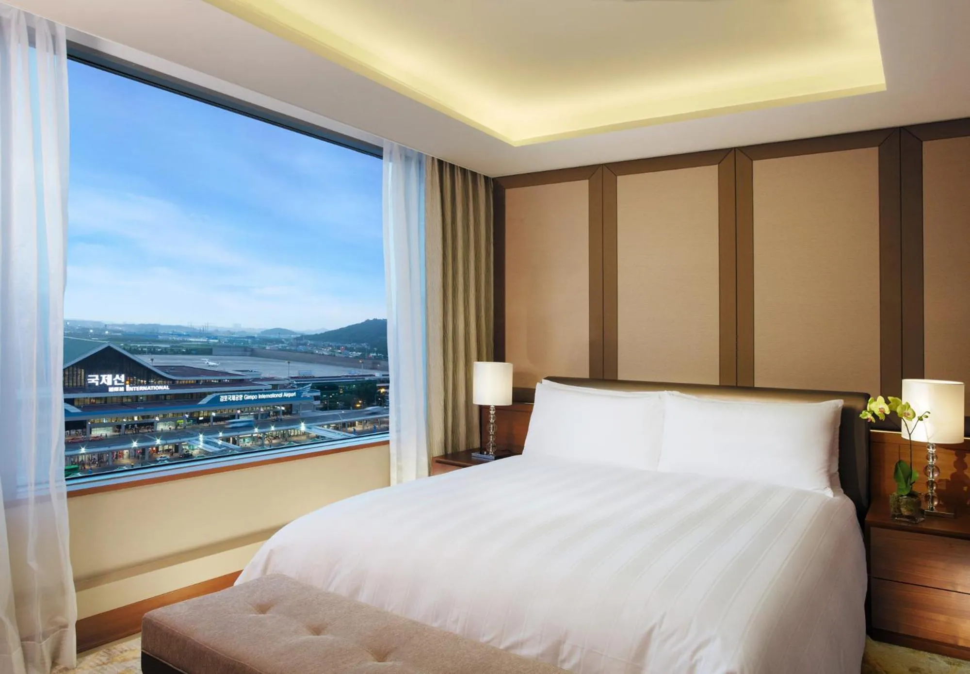 Bed in LOTTE CITY HOTEL Gimpo Airport