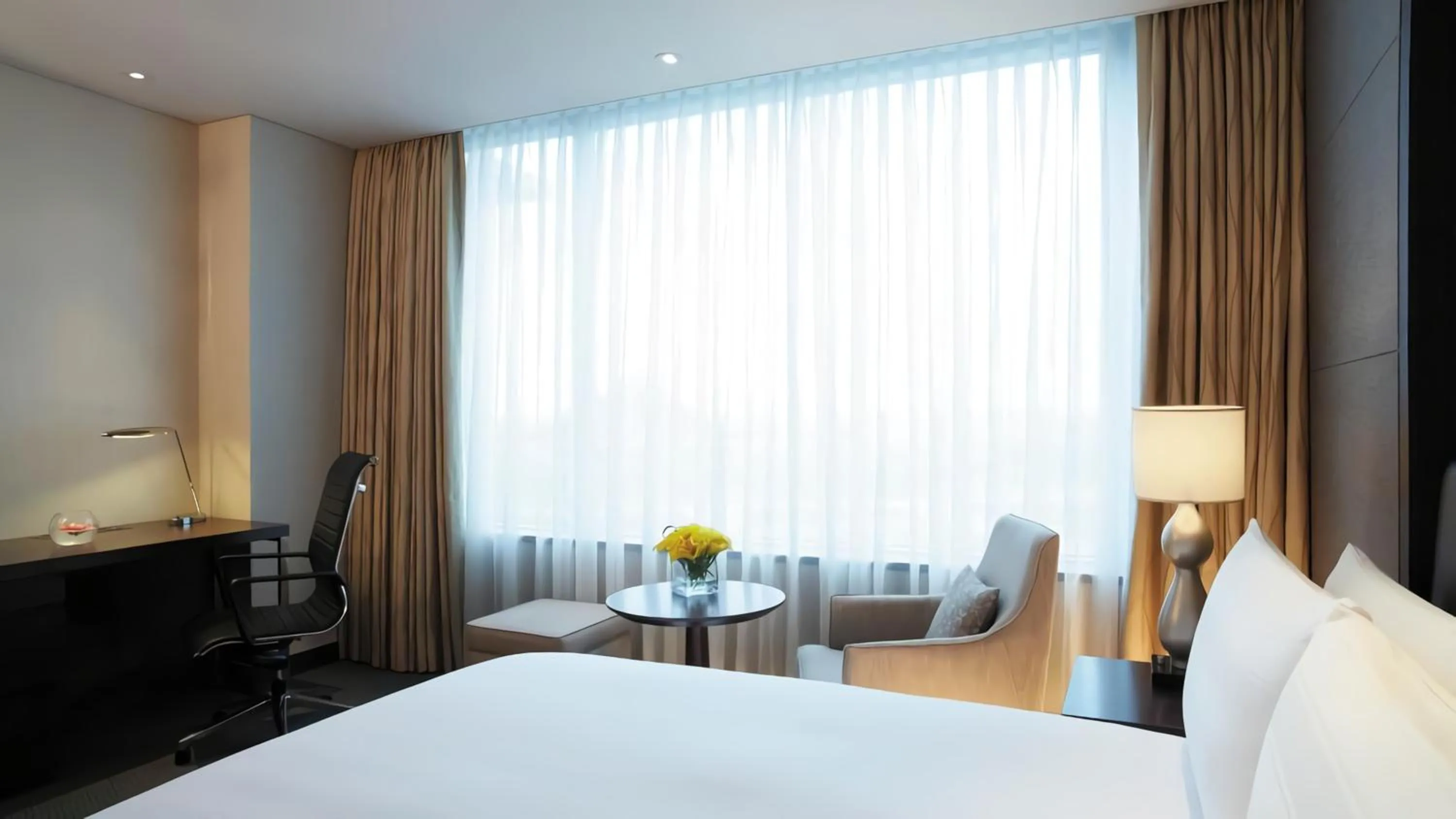 Communal lounge/ TV room, Bed in LOTTE CITY HOTEL Gimpo Airport