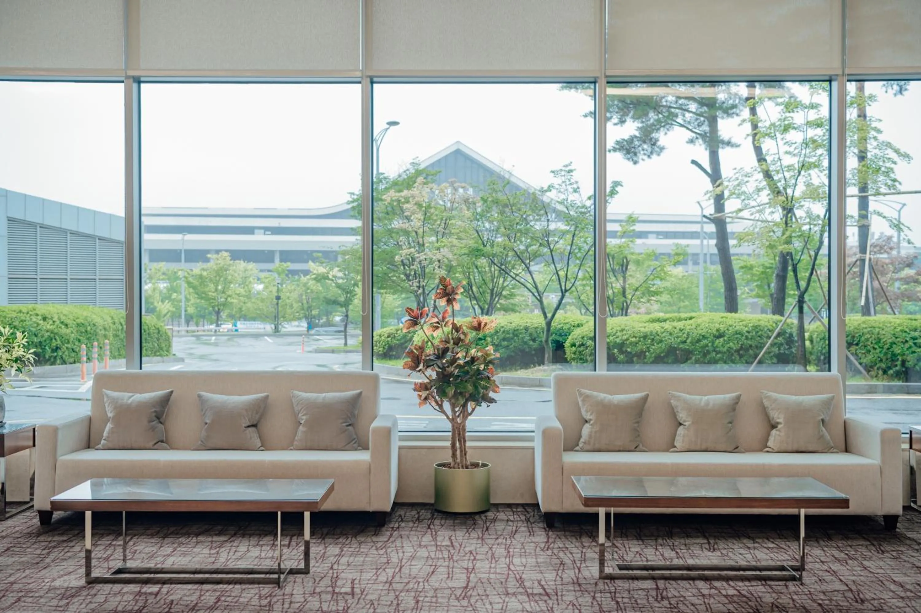 Lobby or reception in LOTTE CITY HOTEL Gimpo Airport