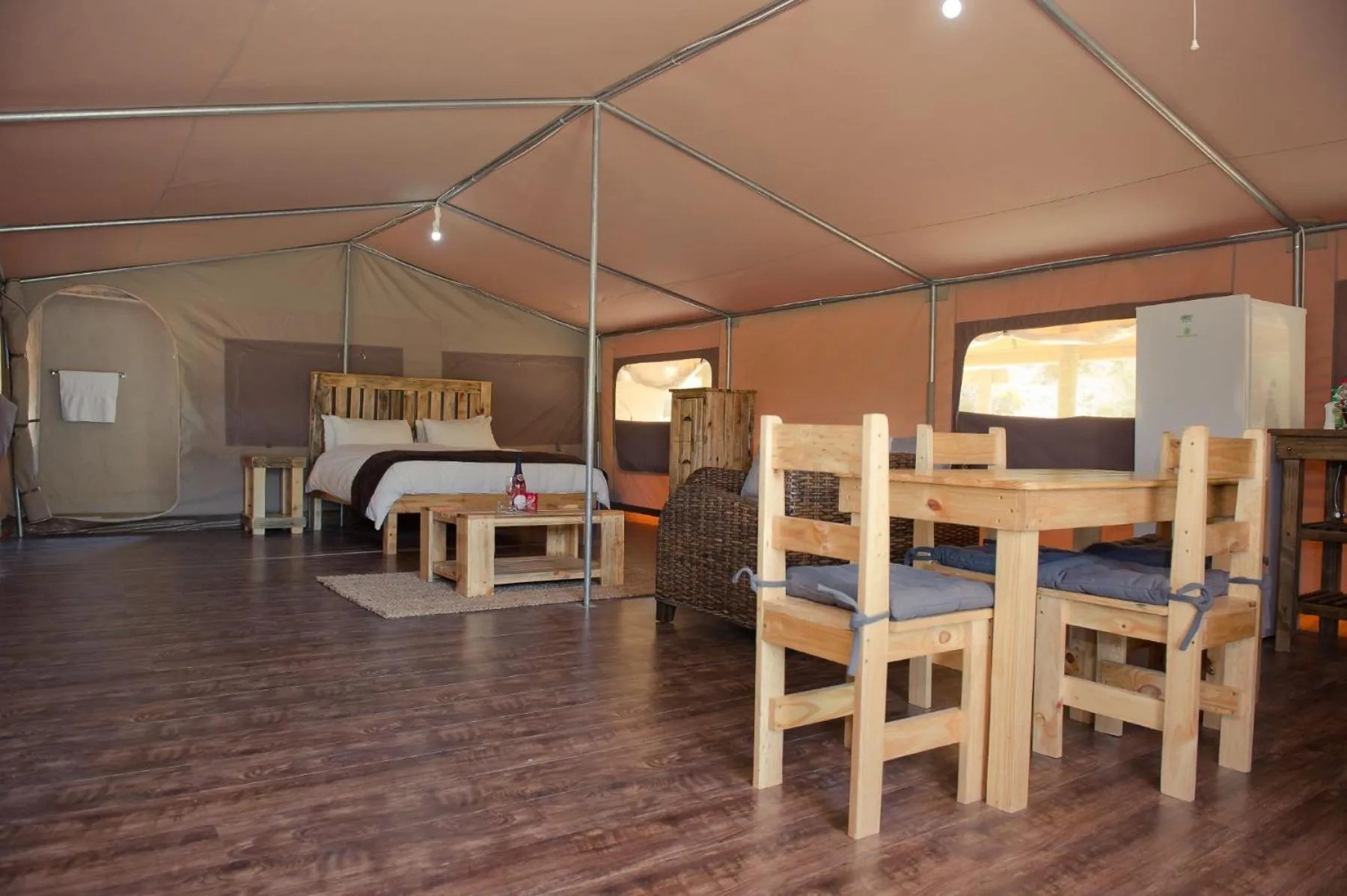 Living room, Bed in African Game Lodge