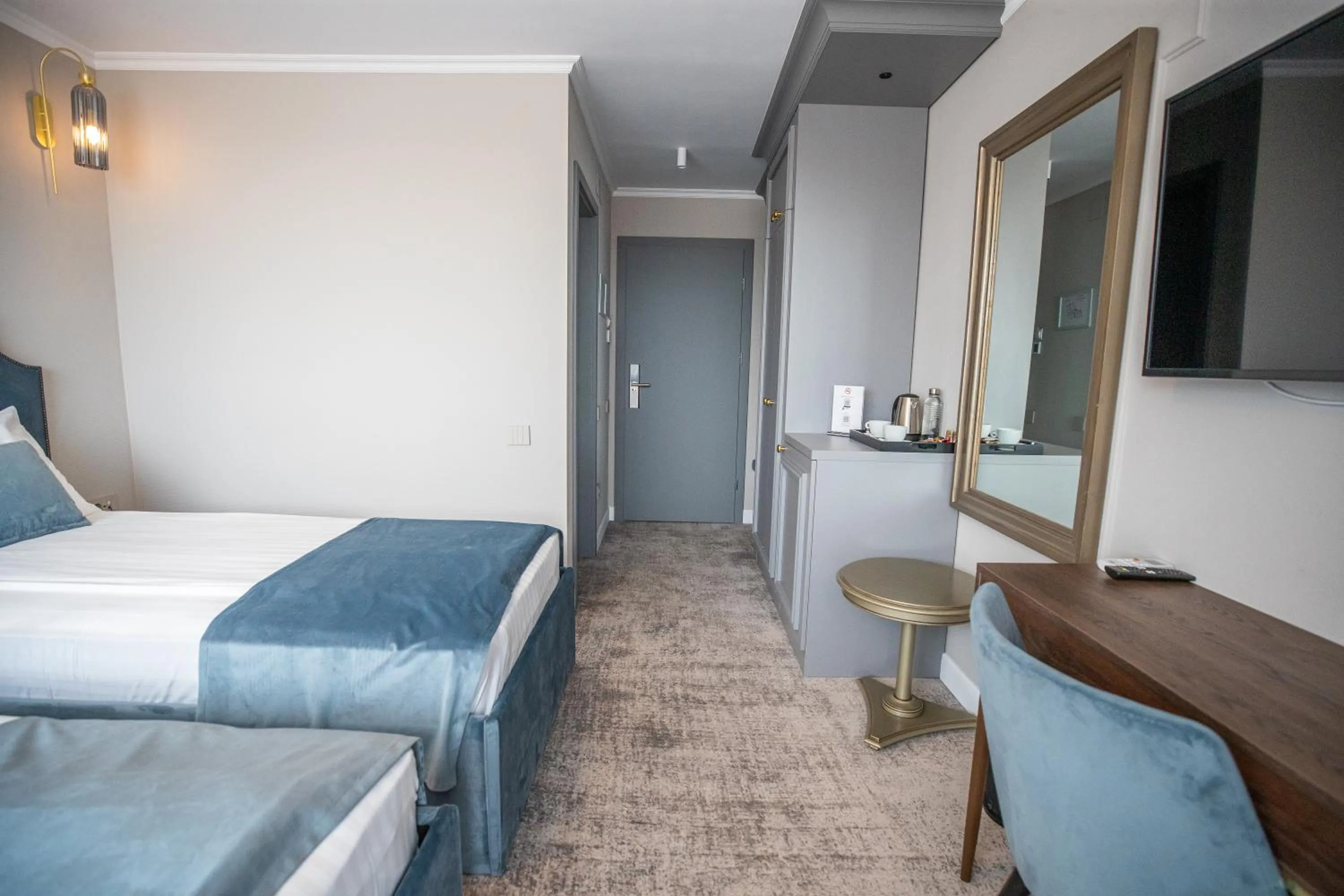 Photo of the whole room, Bed in Hotel Meridian