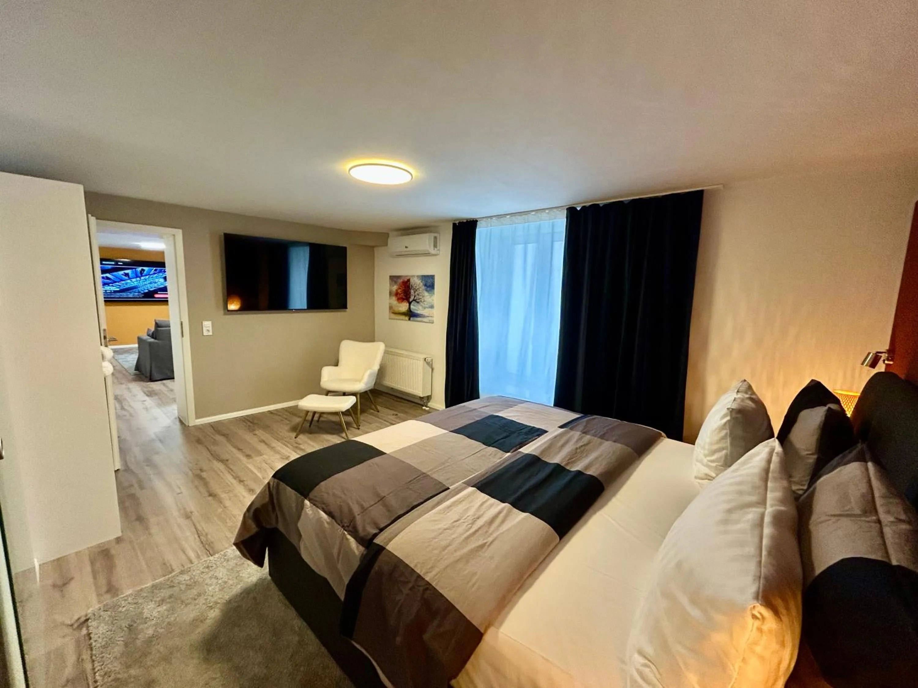 Living room, Bed in Golden Tulip Kassel Hotel Reiss