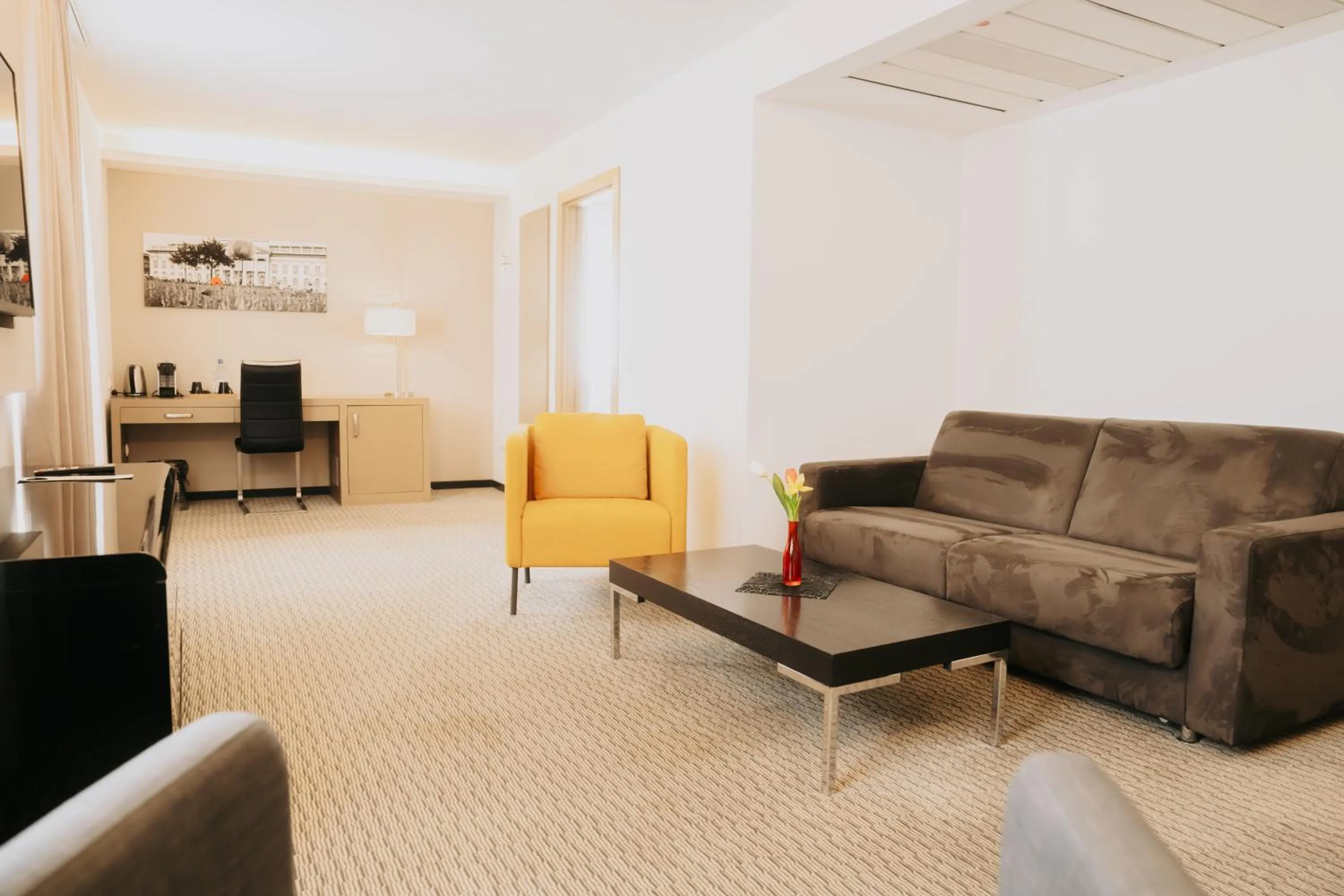 Living room in Golden Tulip Kassel Hotel Reiss