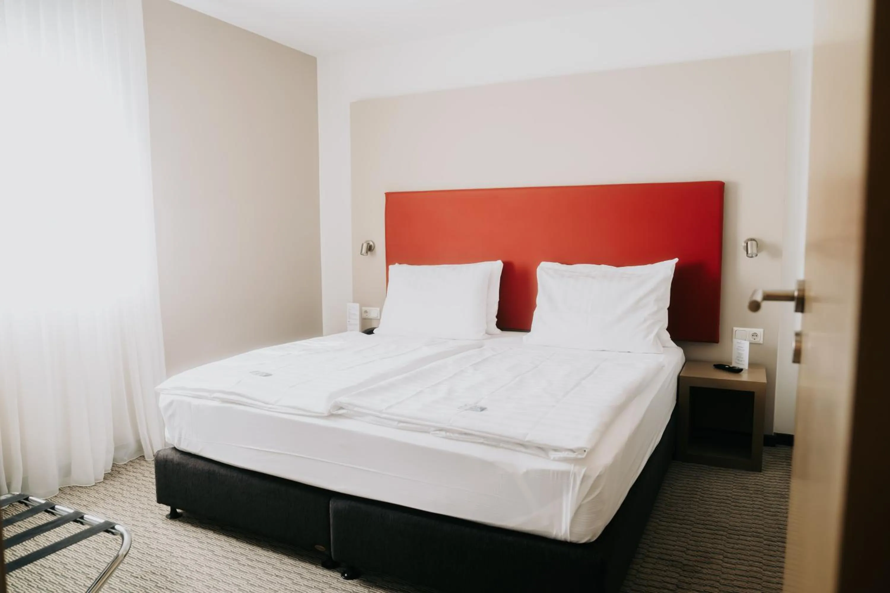 Bedroom, Bed in Golden Tulip Kassel Hotel Reiss