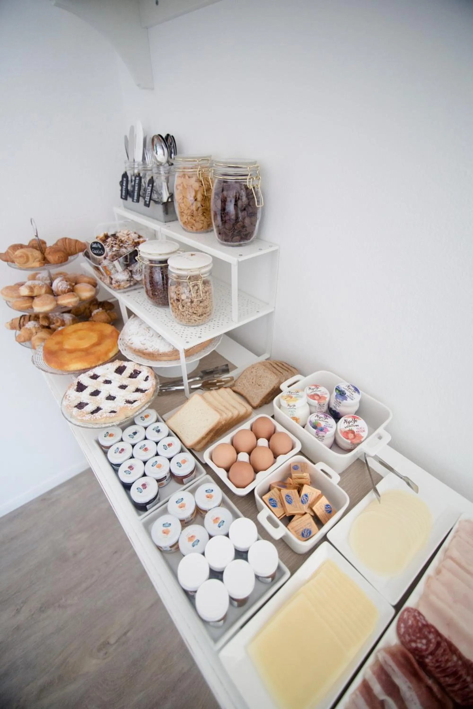 Breakfast in aMarti Suites B&B