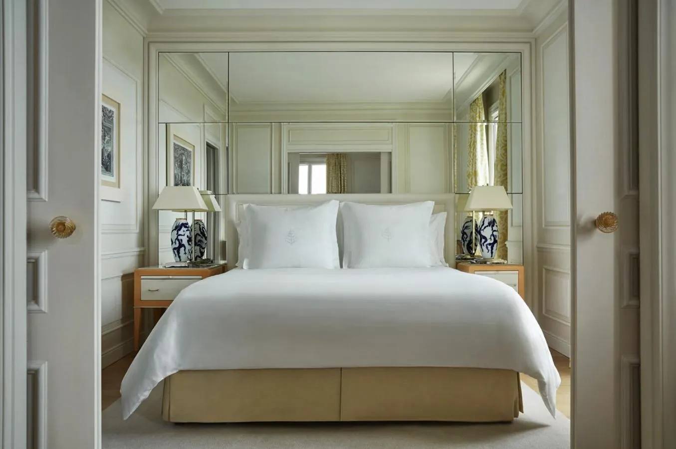 Bed in Grand-Hôtel du Cap-Ferrat, A Four Seasons Hotel