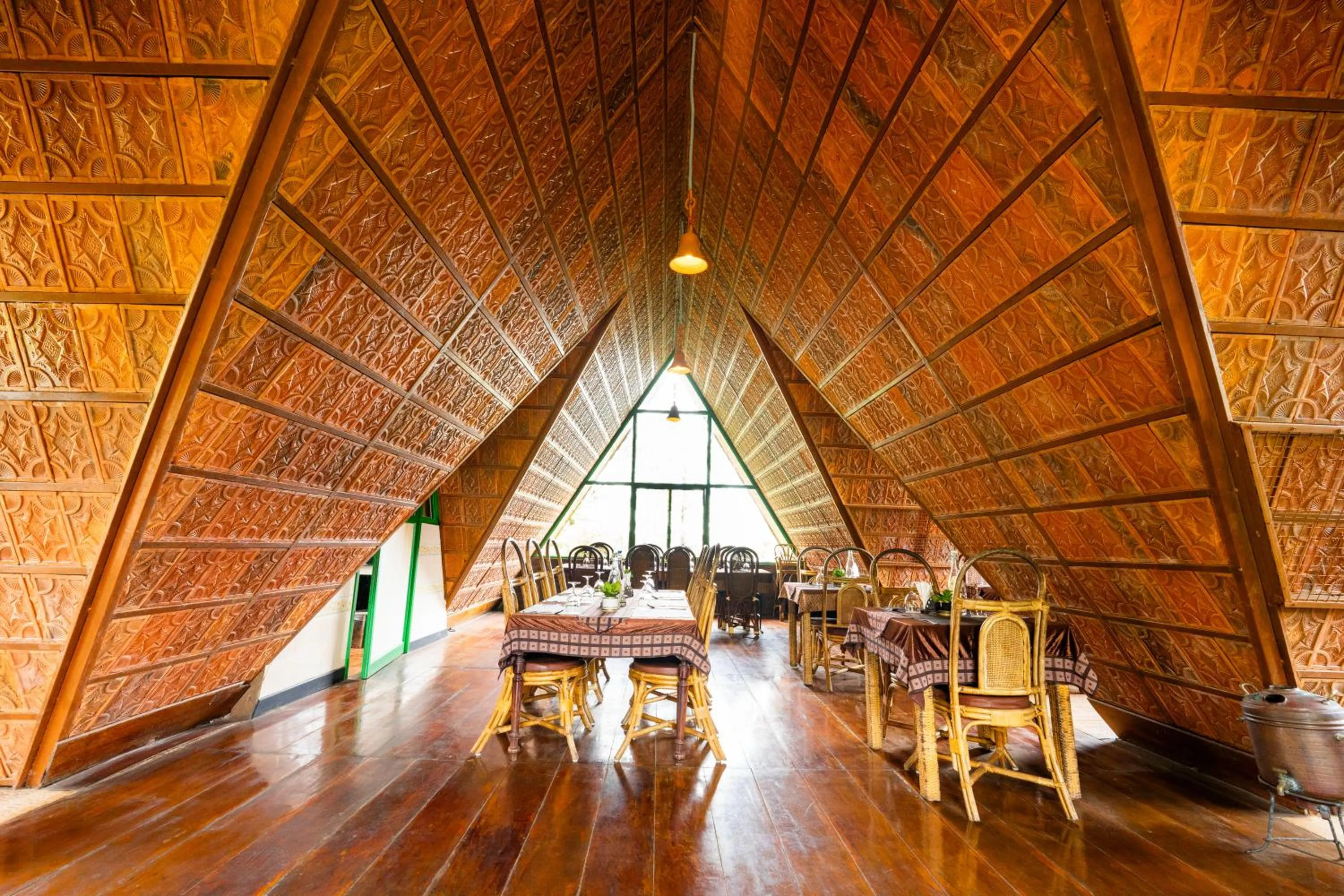 Restaurant/places to eat in Camelot Resort