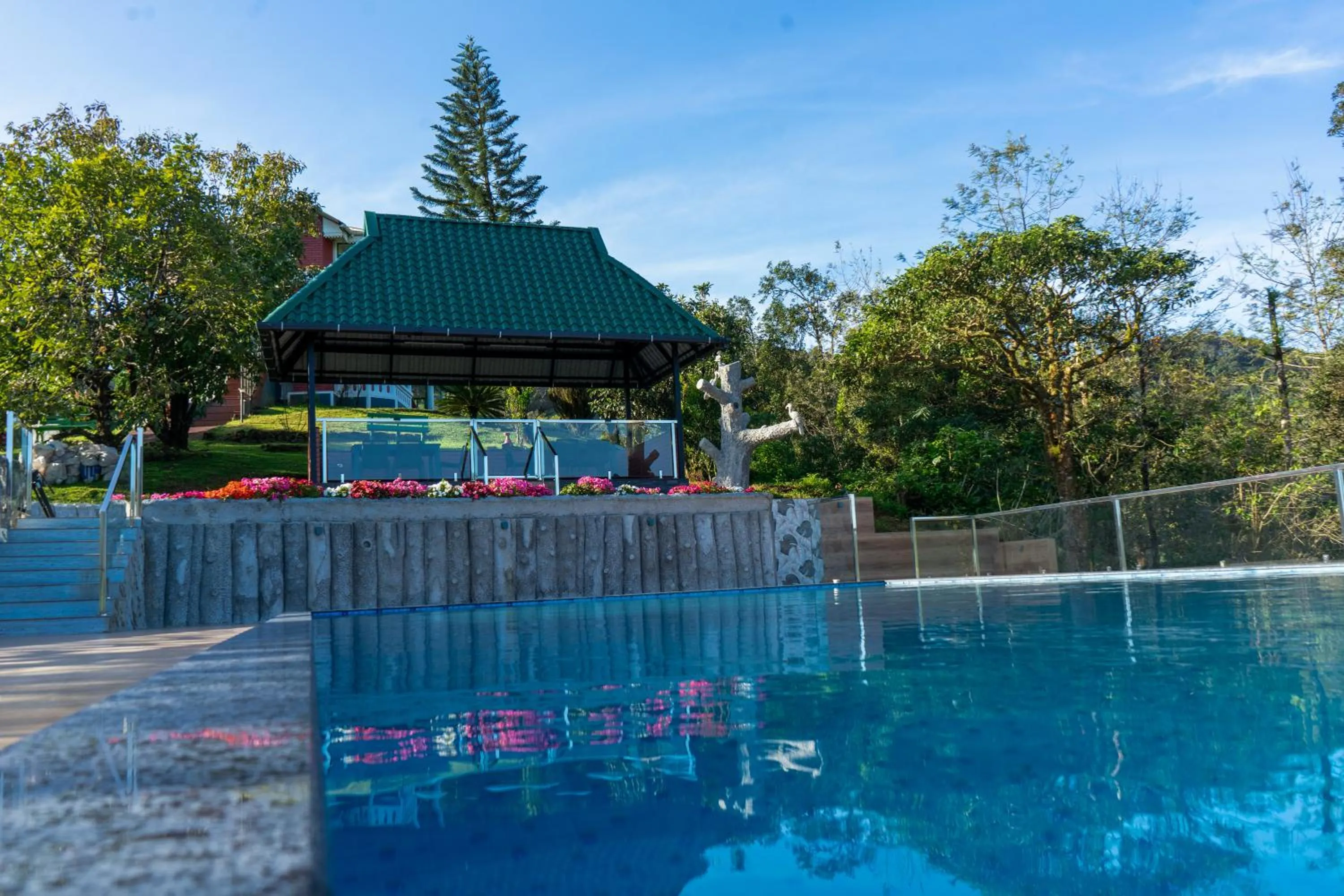 Swimming pool in Camelot Resort