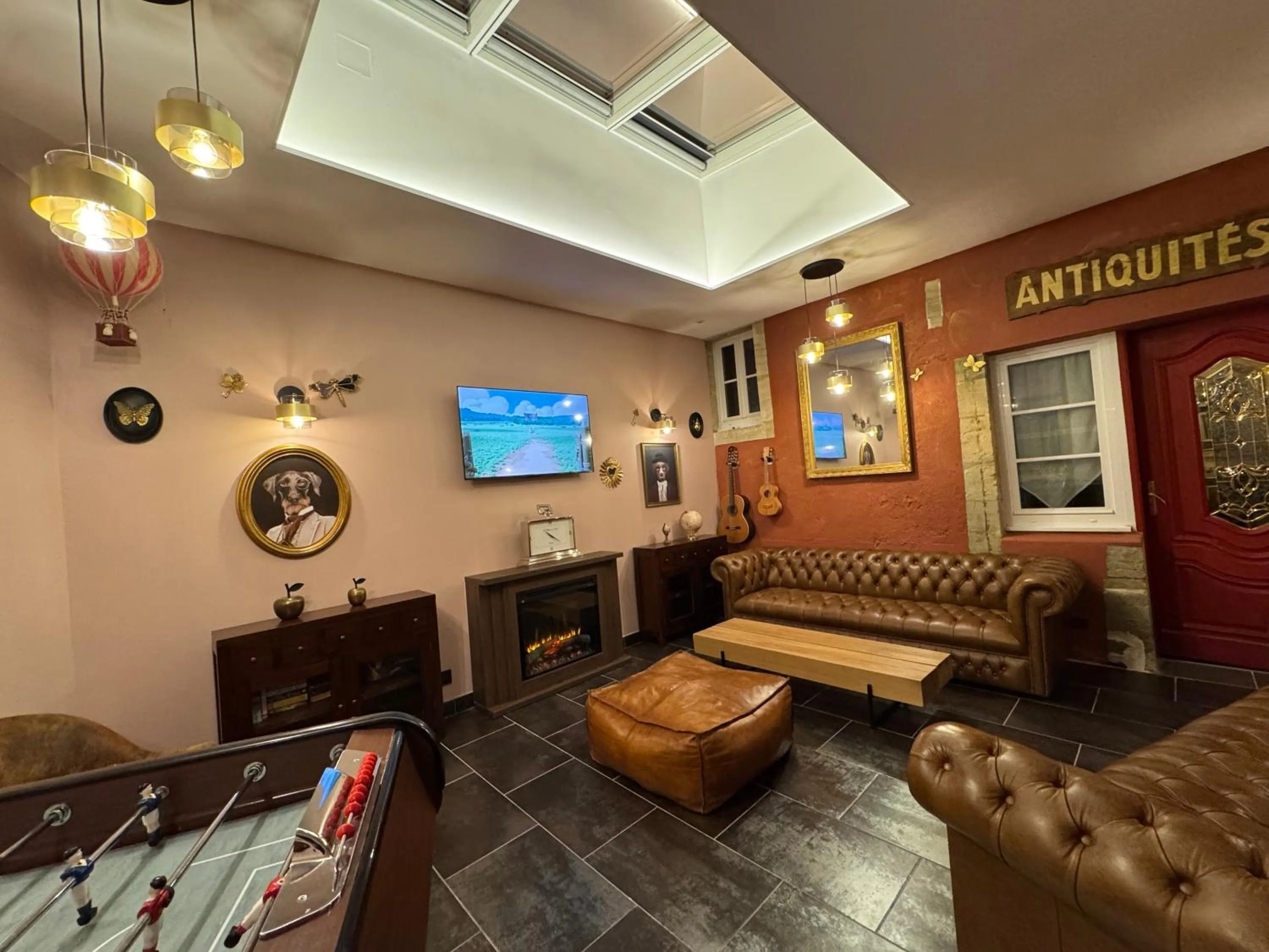 Communal lounge/ TV room in Aggarthi Bed and Breakfast