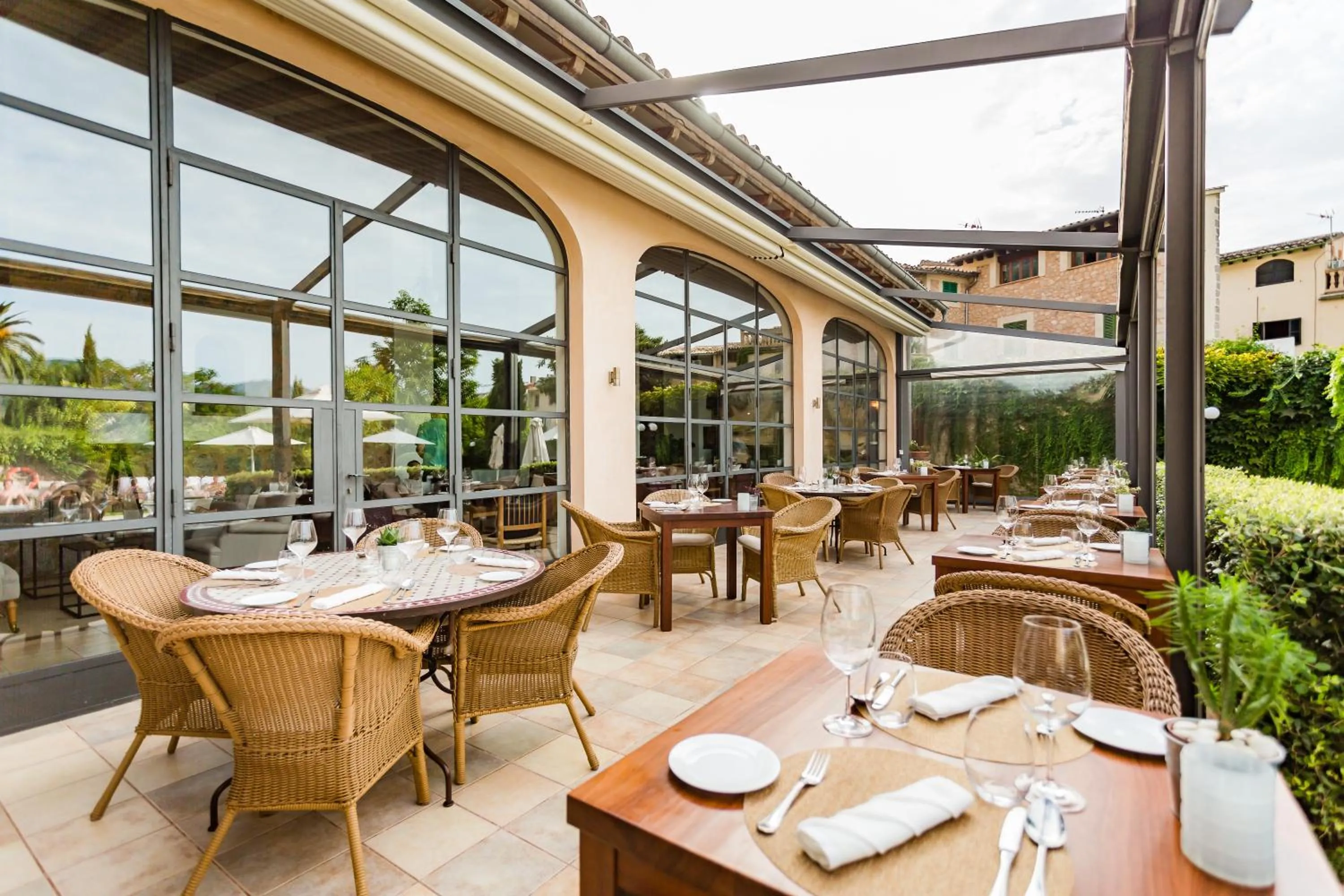 Restaurant/places to eat in Hotel Ca'l Bisbe