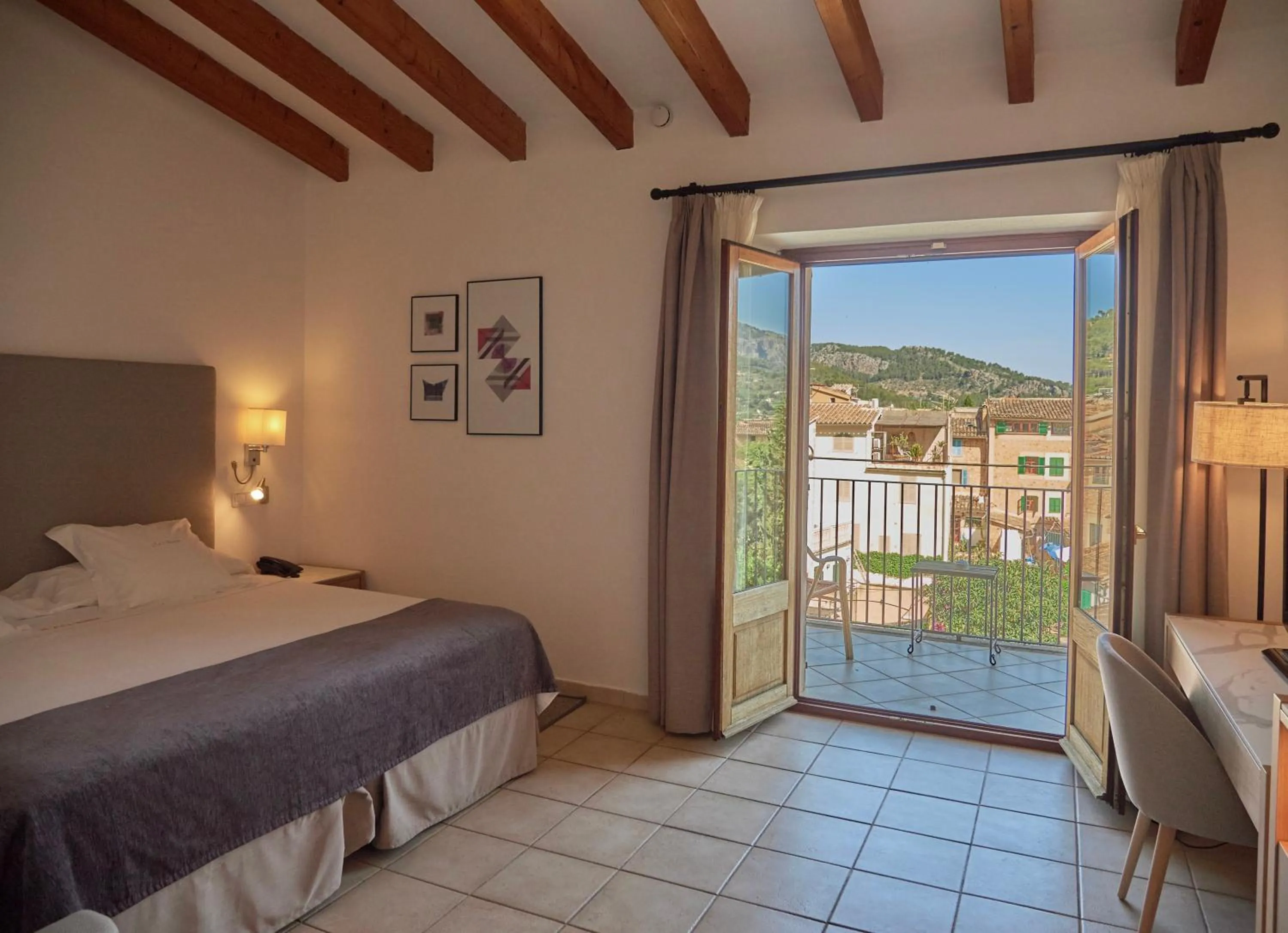 Bed in Hotel Ca'l Bisbe