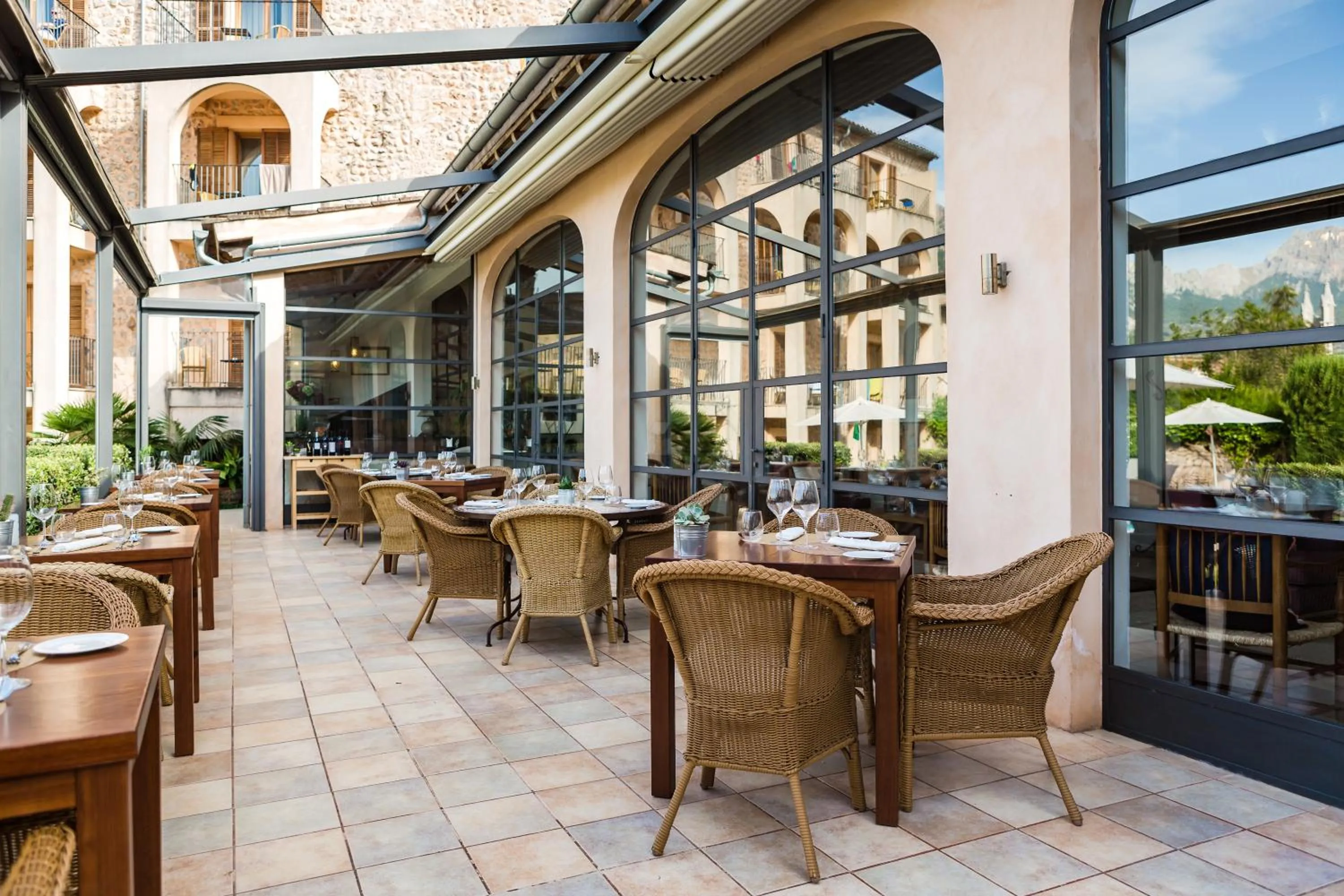 Restaurant/places to eat in Hotel Ca'l Bisbe