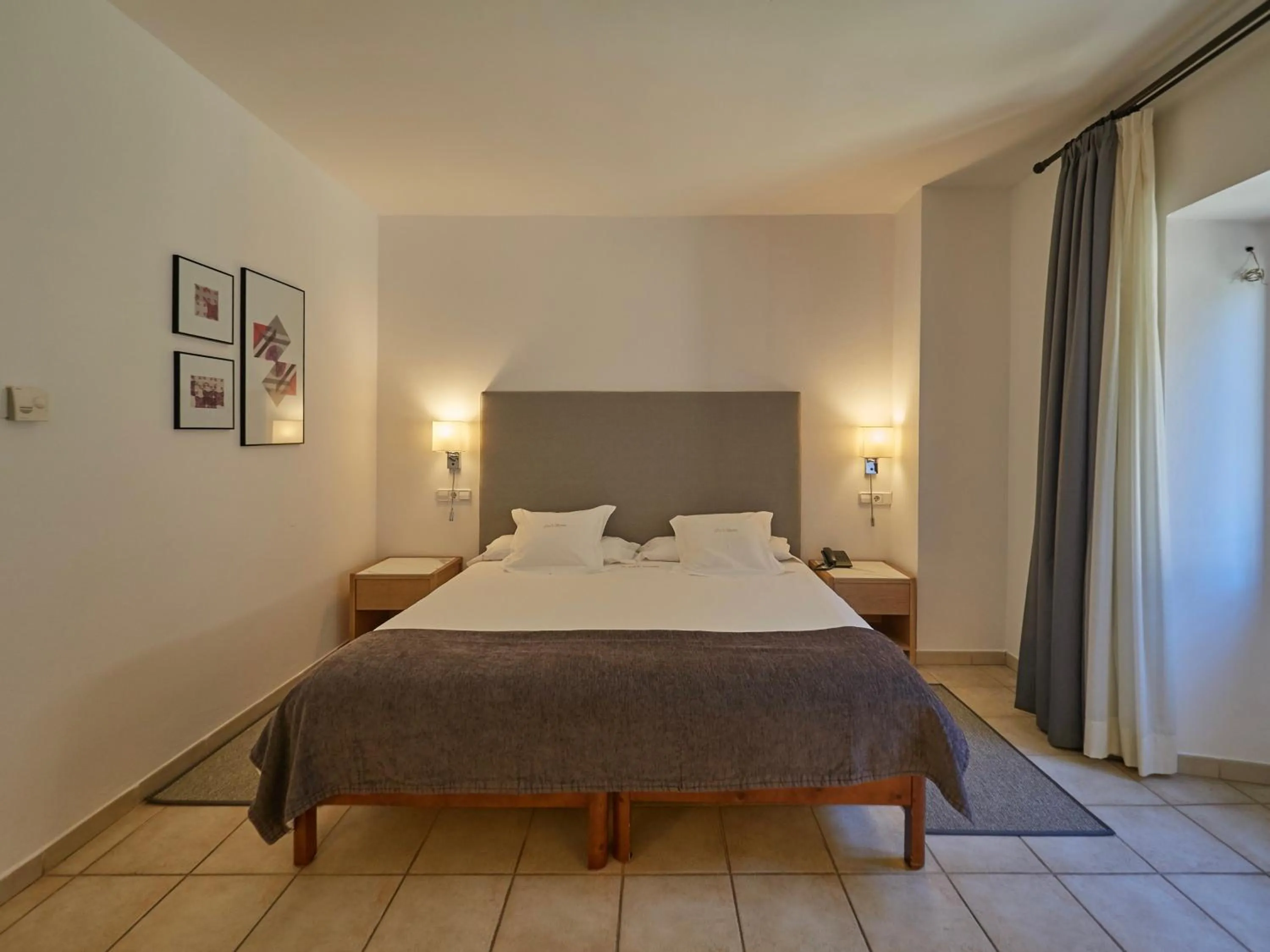 Bed in Hotel Ca'l Bisbe