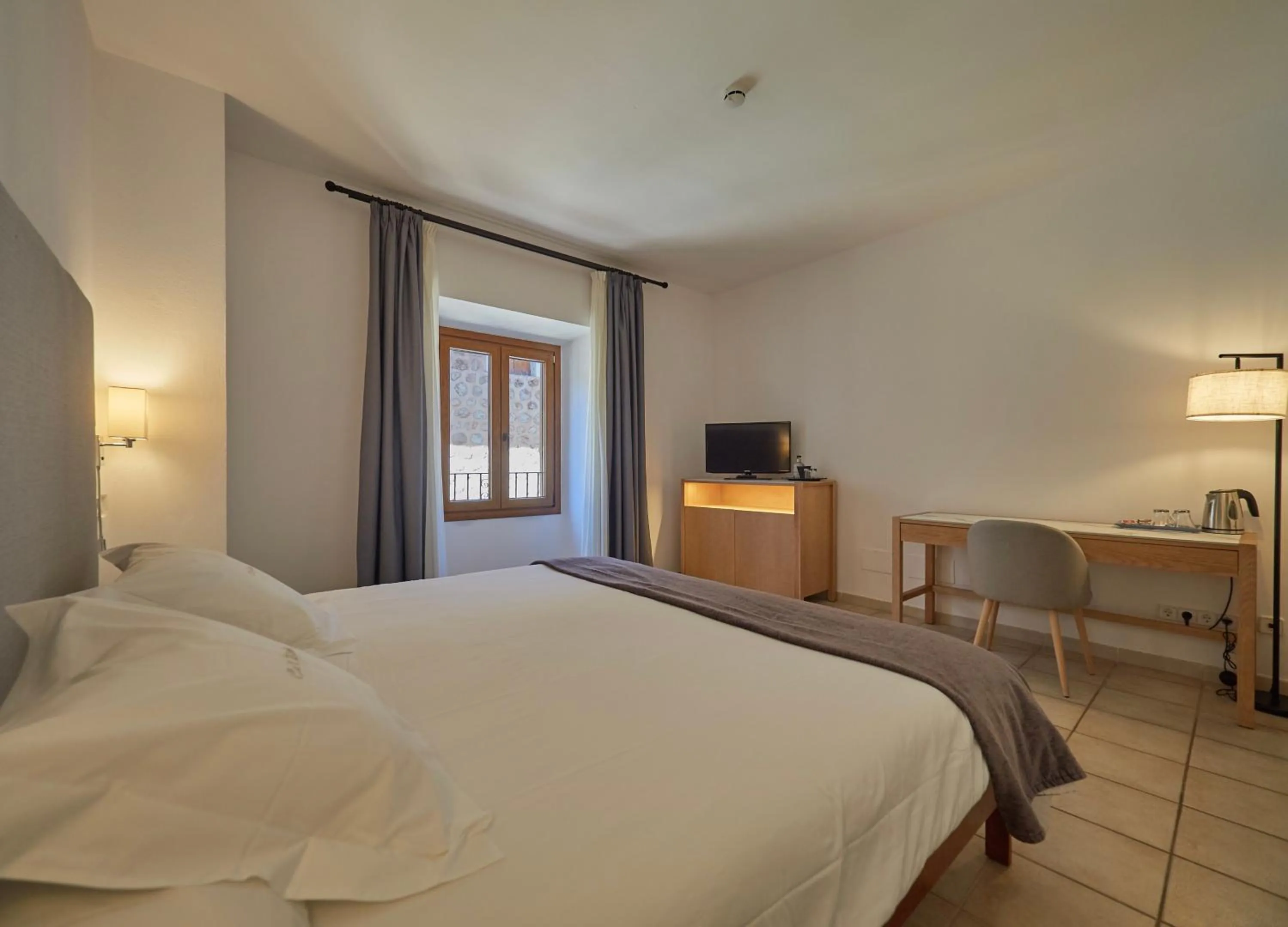 Bed in Hotel Ca'l Bisbe