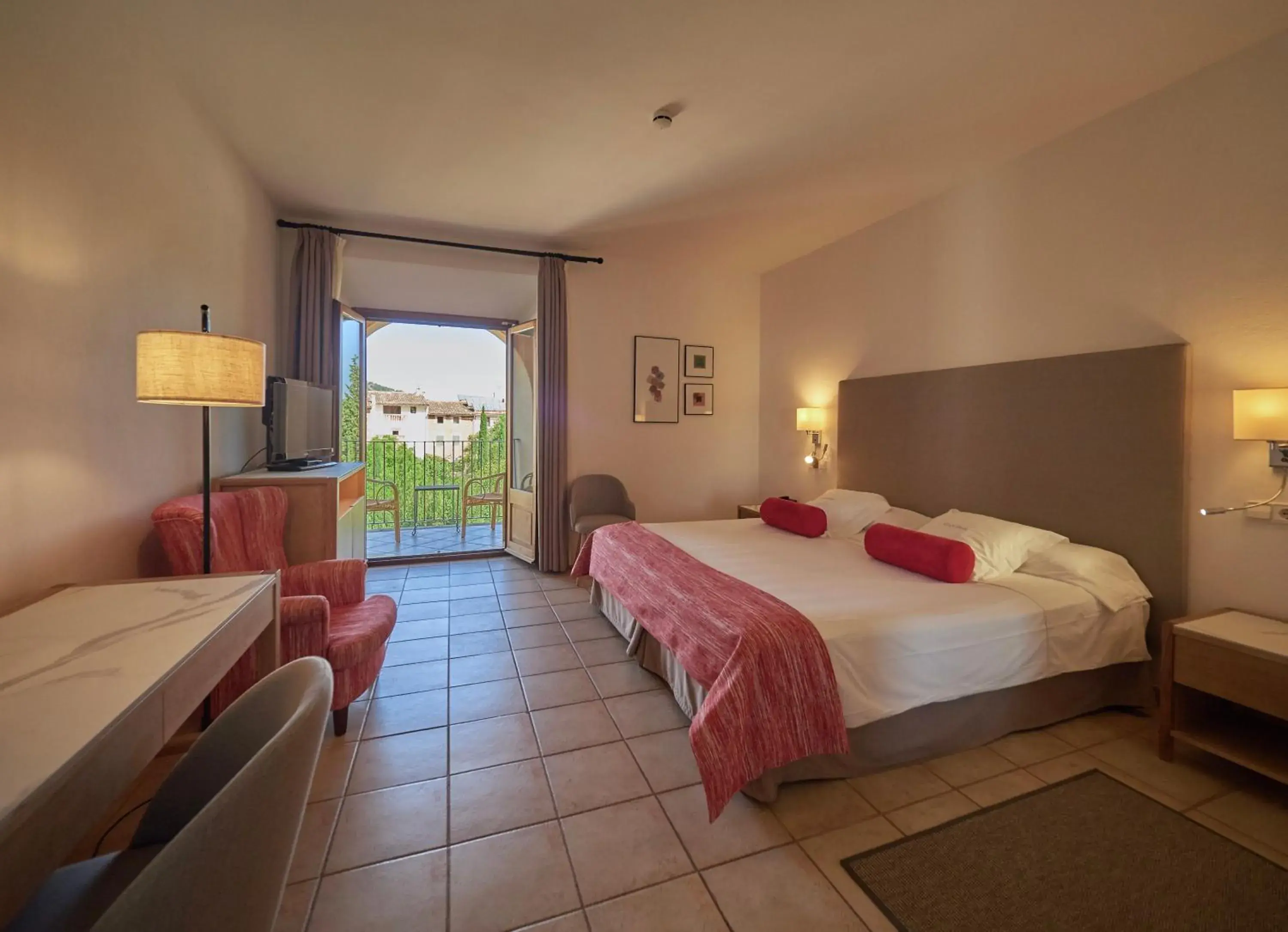 Suite with Balcony in Hotel Ca'l Bisbe Suite with Balcony in Hotel Ca'l Bisbe