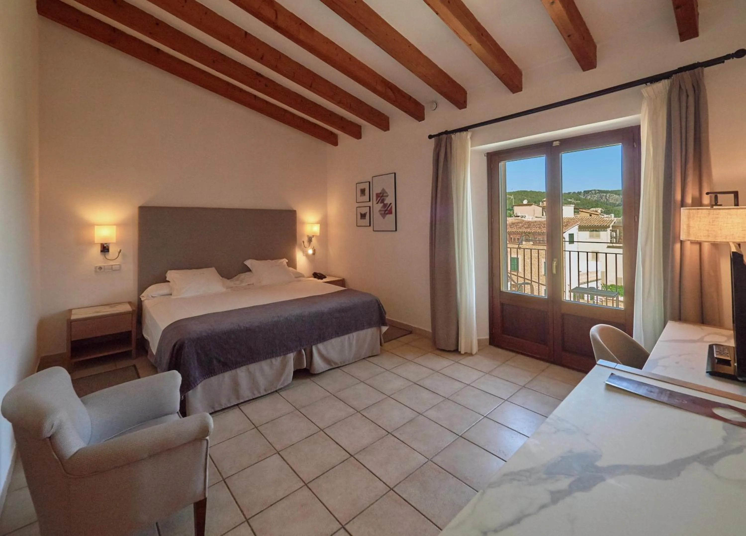 Bed in Hotel Ca'l Bisbe