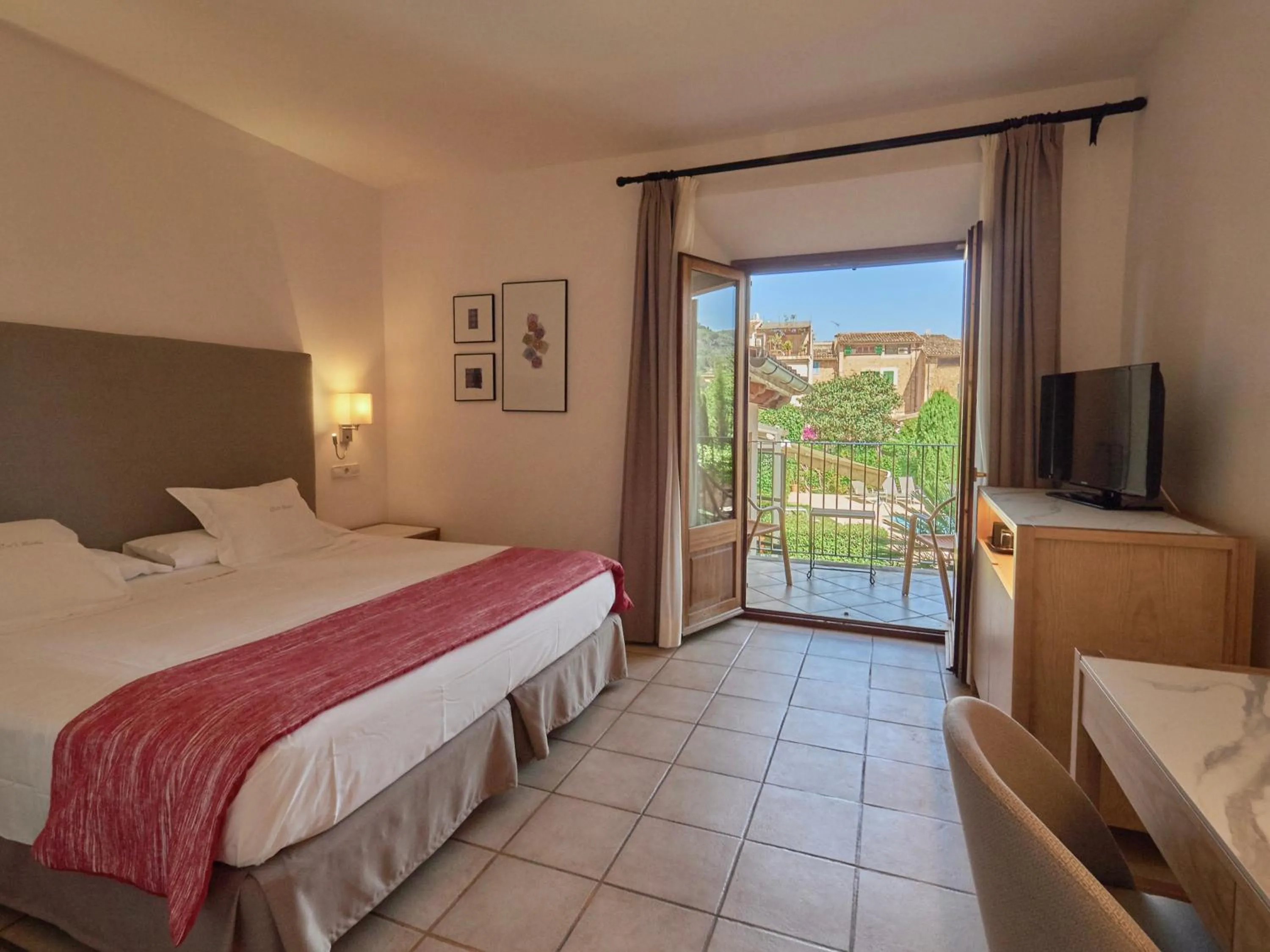 Bed in Hotel Ca'l Bisbe