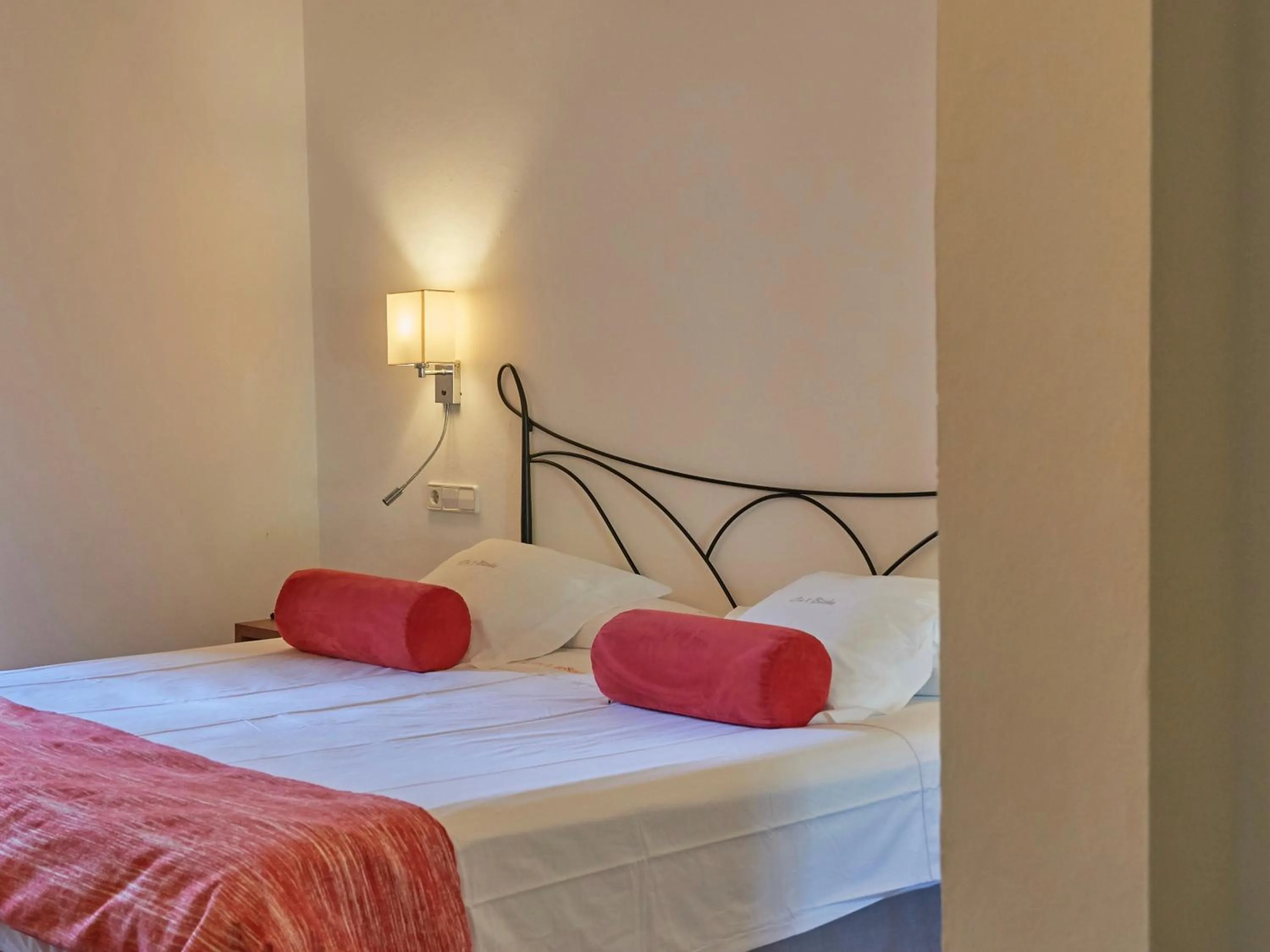 Bed in Hotel Ca'l Bisbe