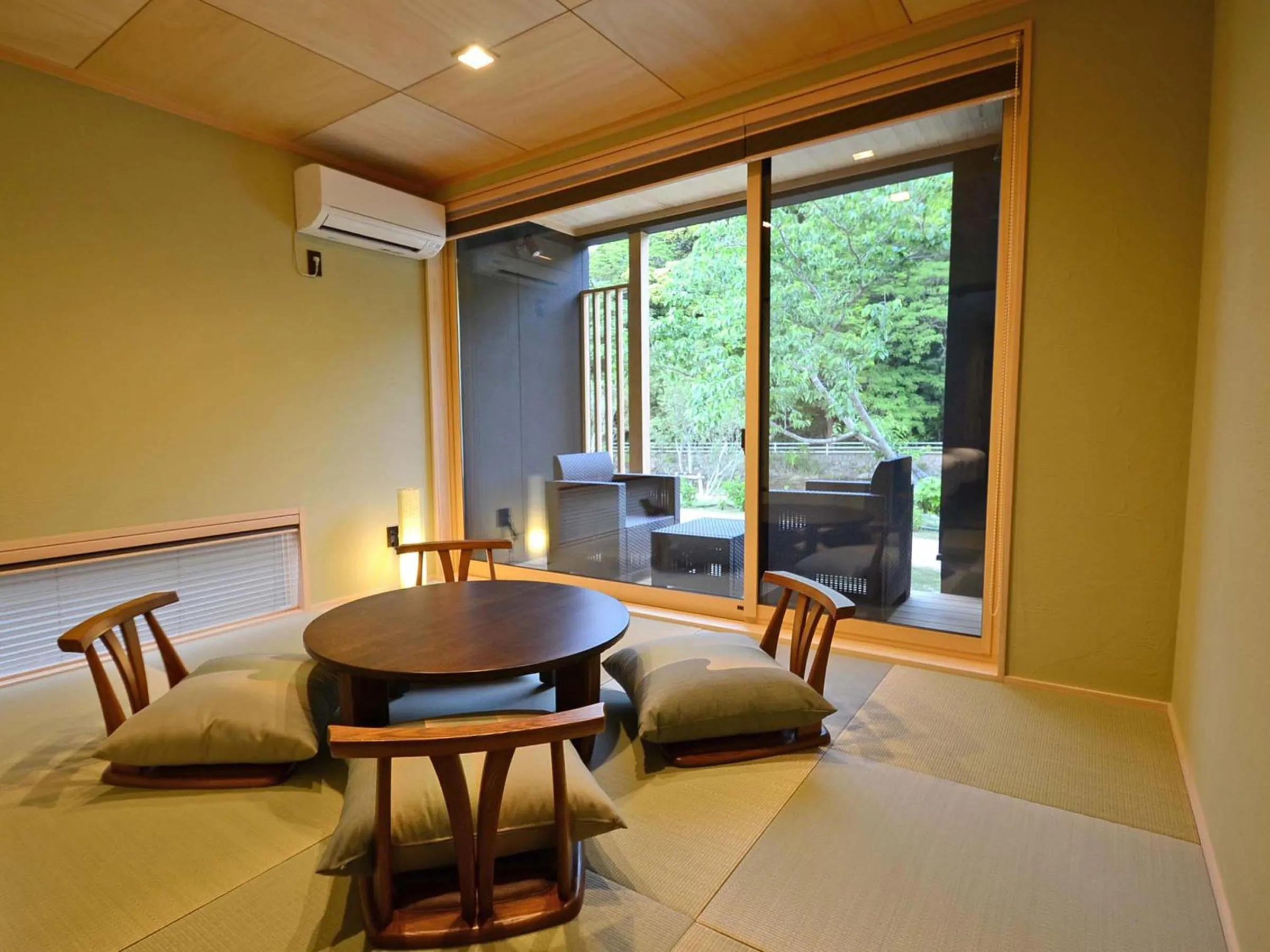 Photo of the whole room in Auberge Yusura