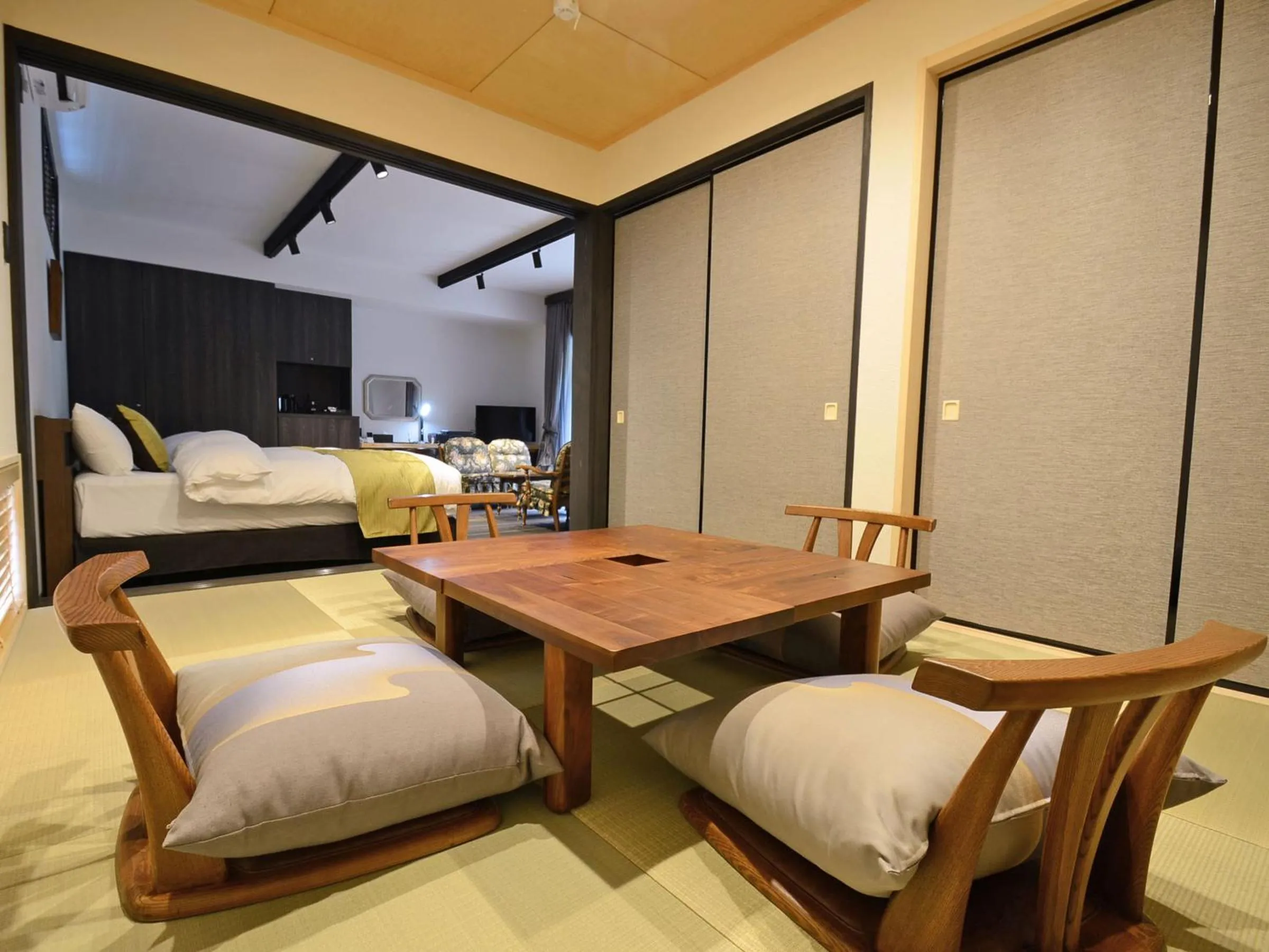 Photo of the whole room in Auberge Yusura