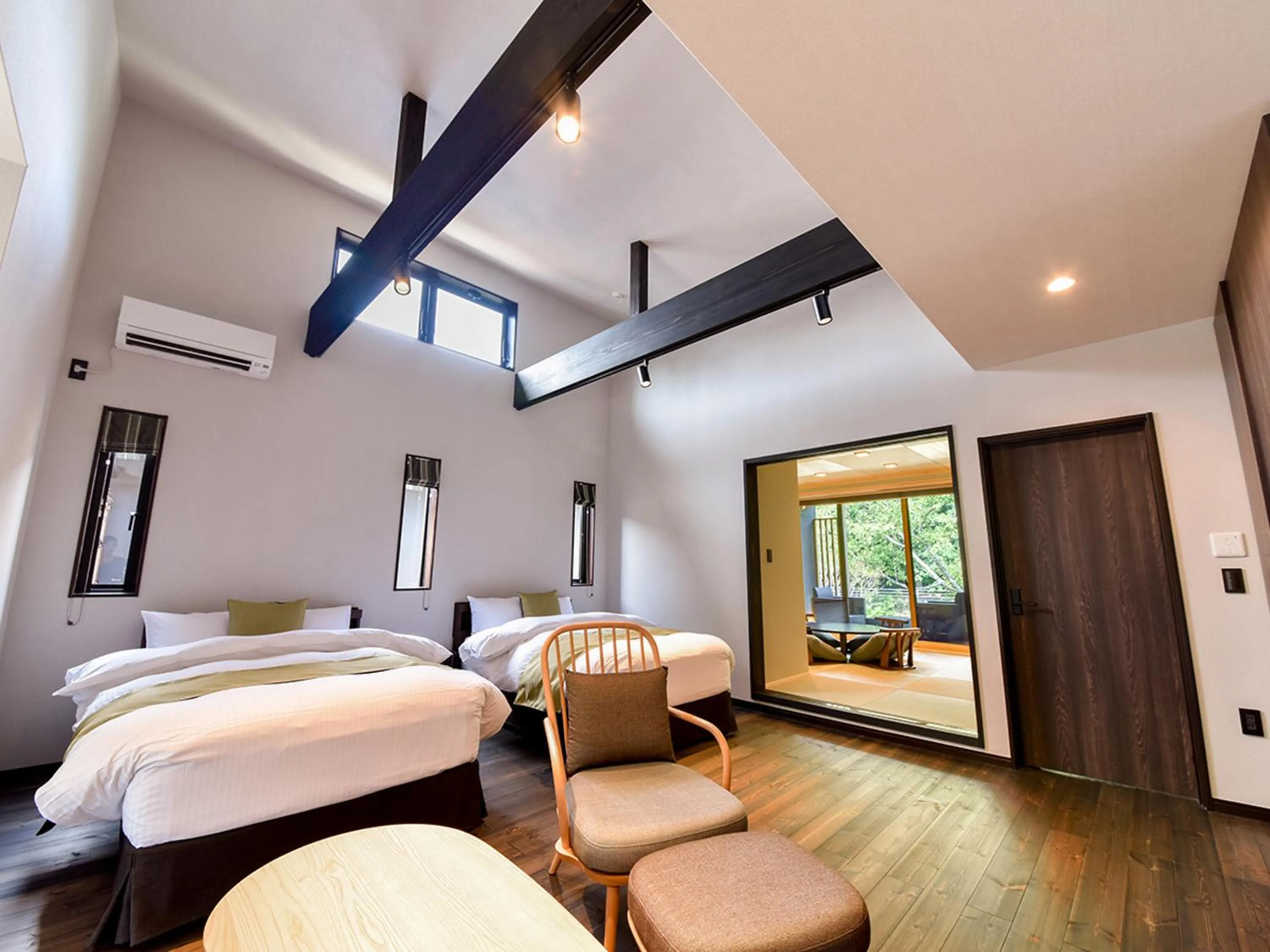 Photo of the whole room in Auberge Yusura