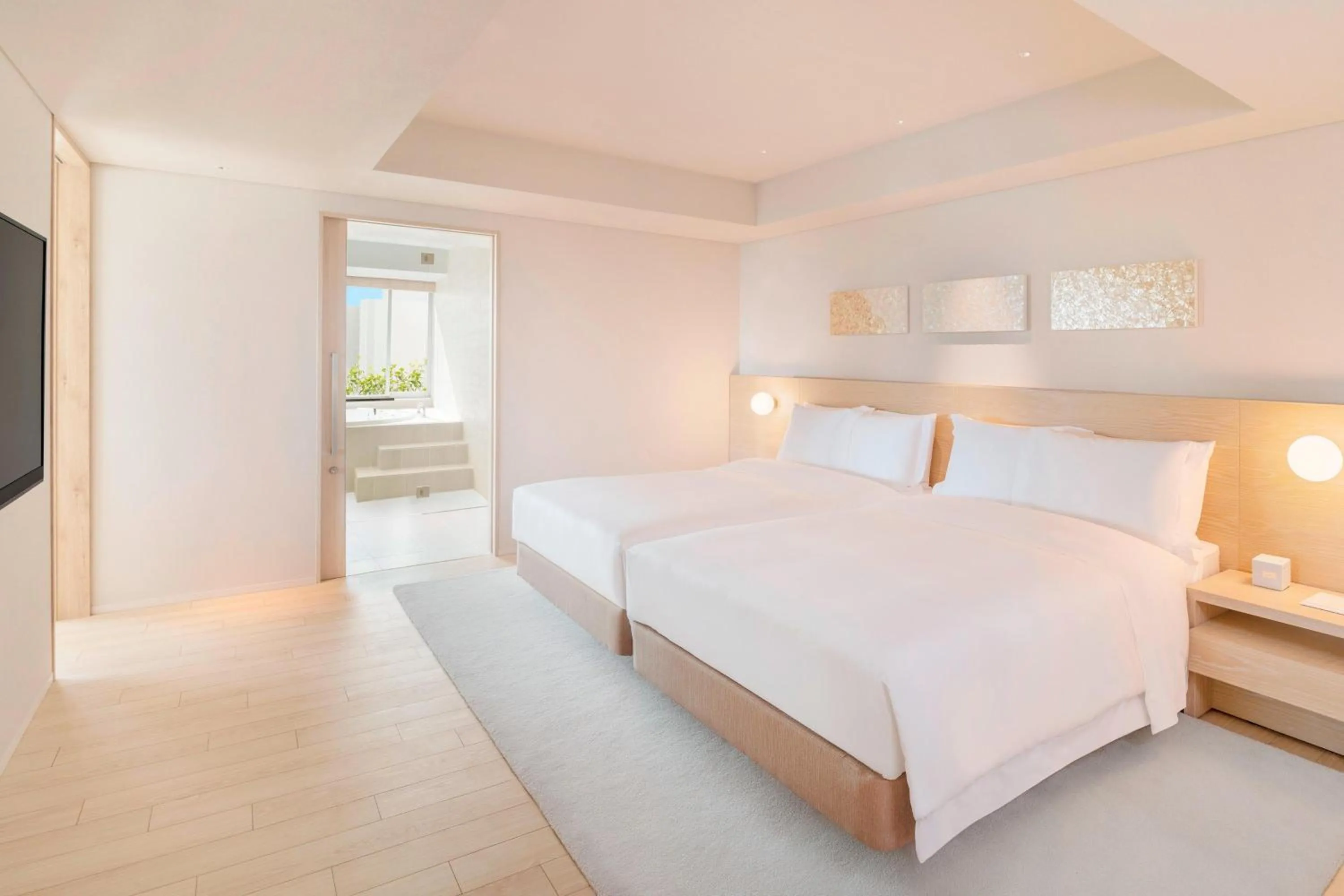 Swimming pool, Bed in IRAPH SUI, a Luxury Collection Hotel, Miyako Okinawa