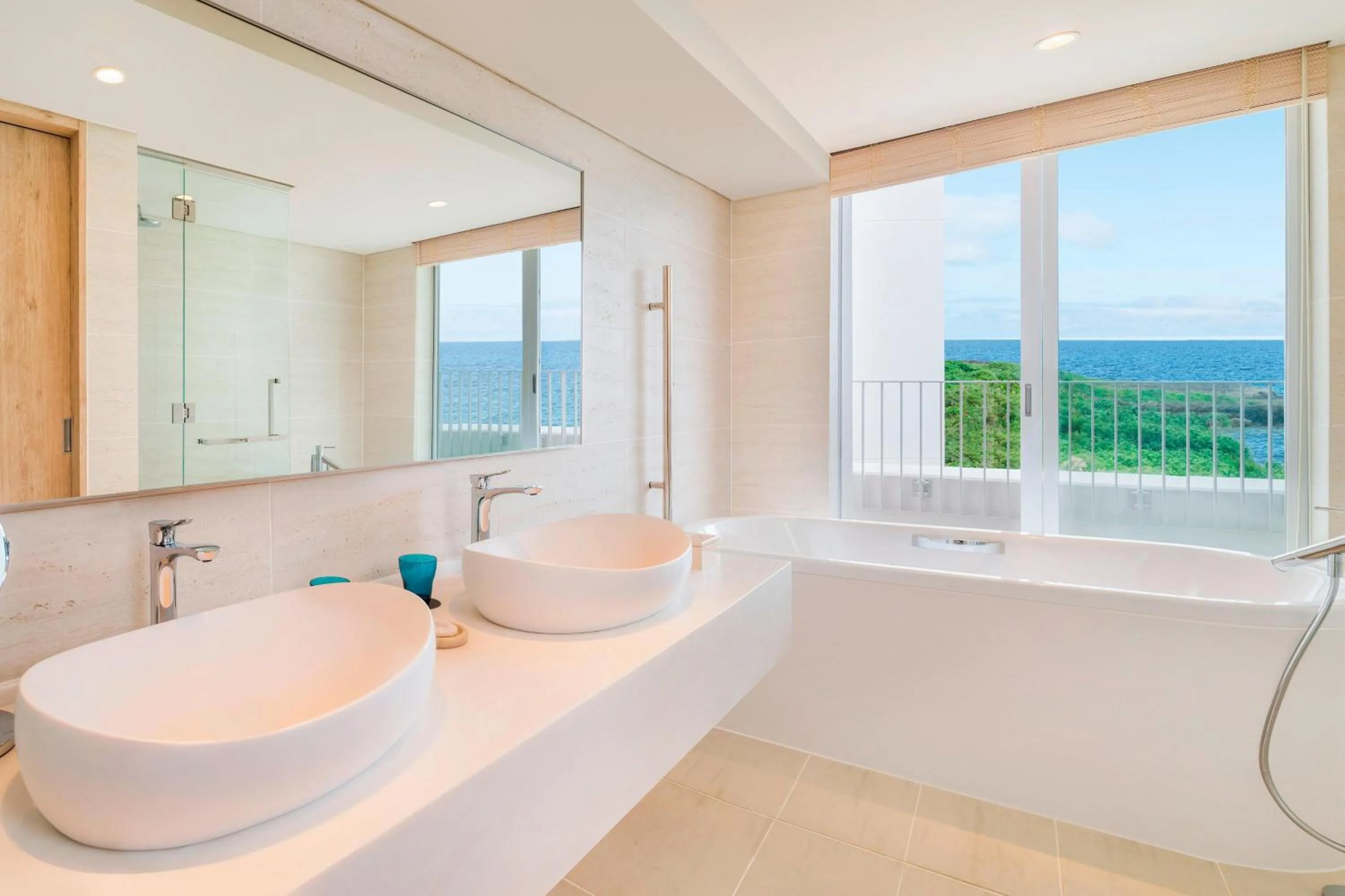 Bathroom in IRAPH SUI, a Luxury Collection Hotel, Miyako Okinawa