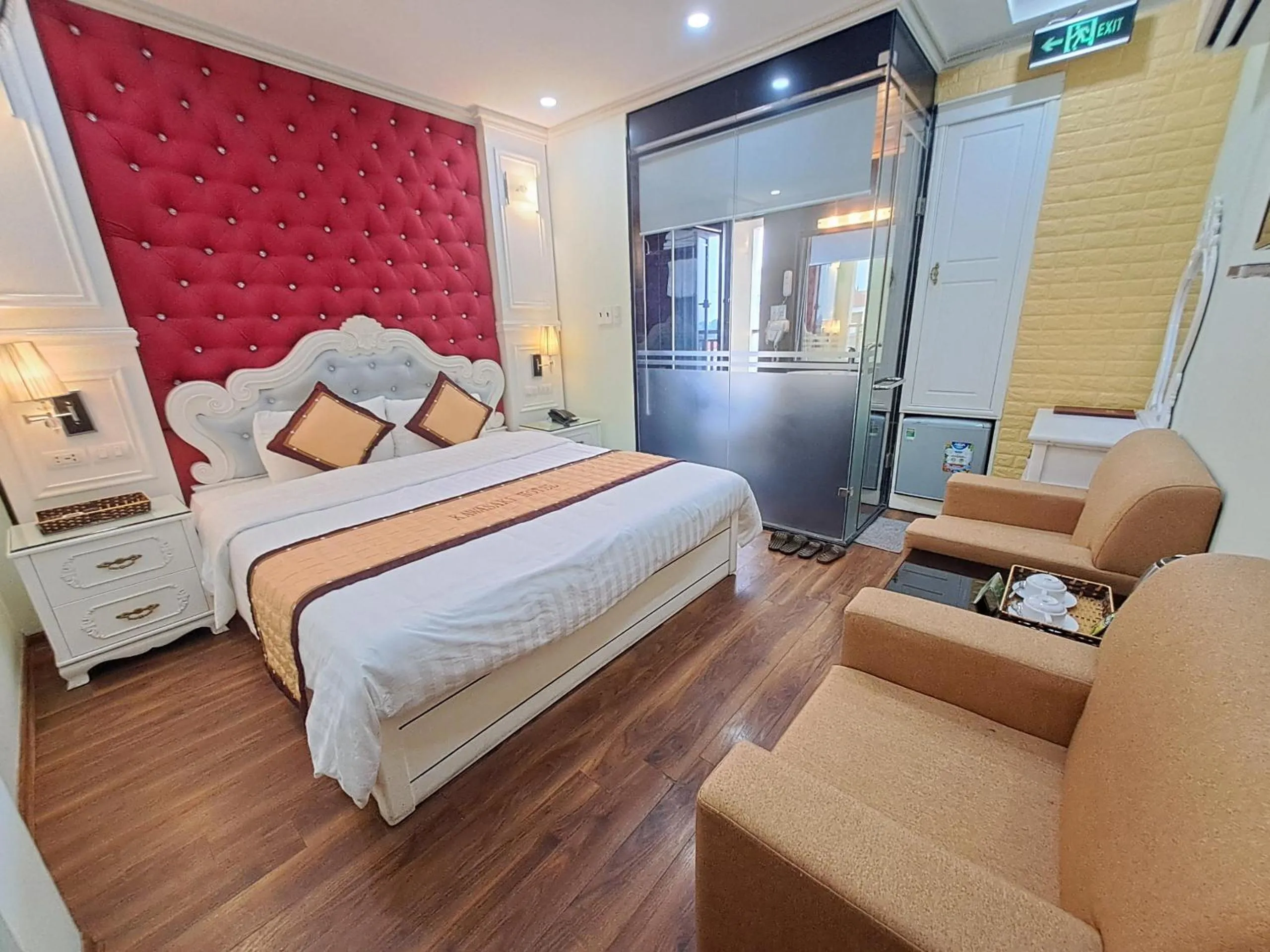 Photo of the whole room, Bed in Kawasaki Noi Bai Airport Hotel