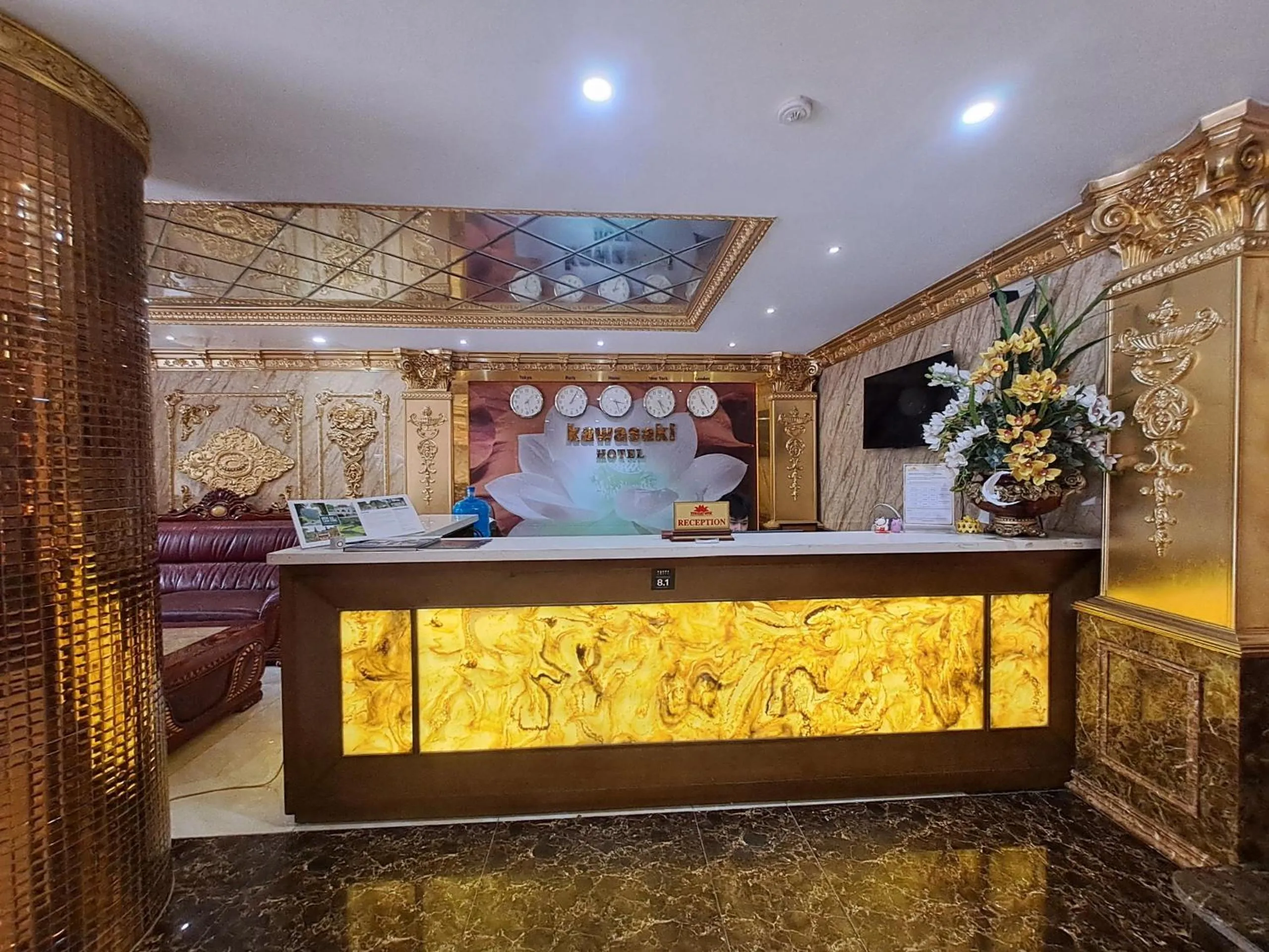 Communal lounge/ TV room in Kawasaki Noi Bai Airport Hotel