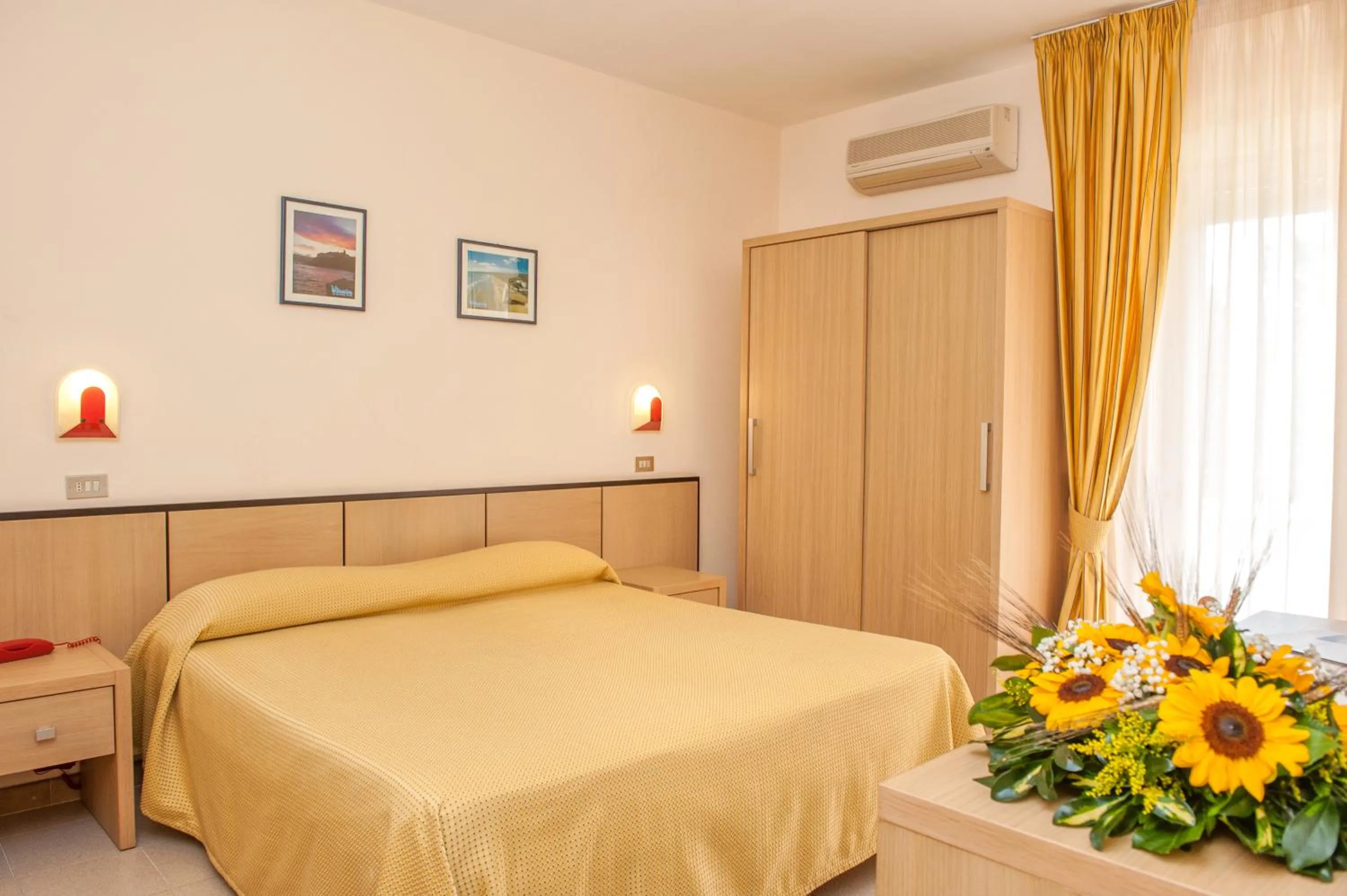 Photo of the whole room, Bed in Hotel Cristalda