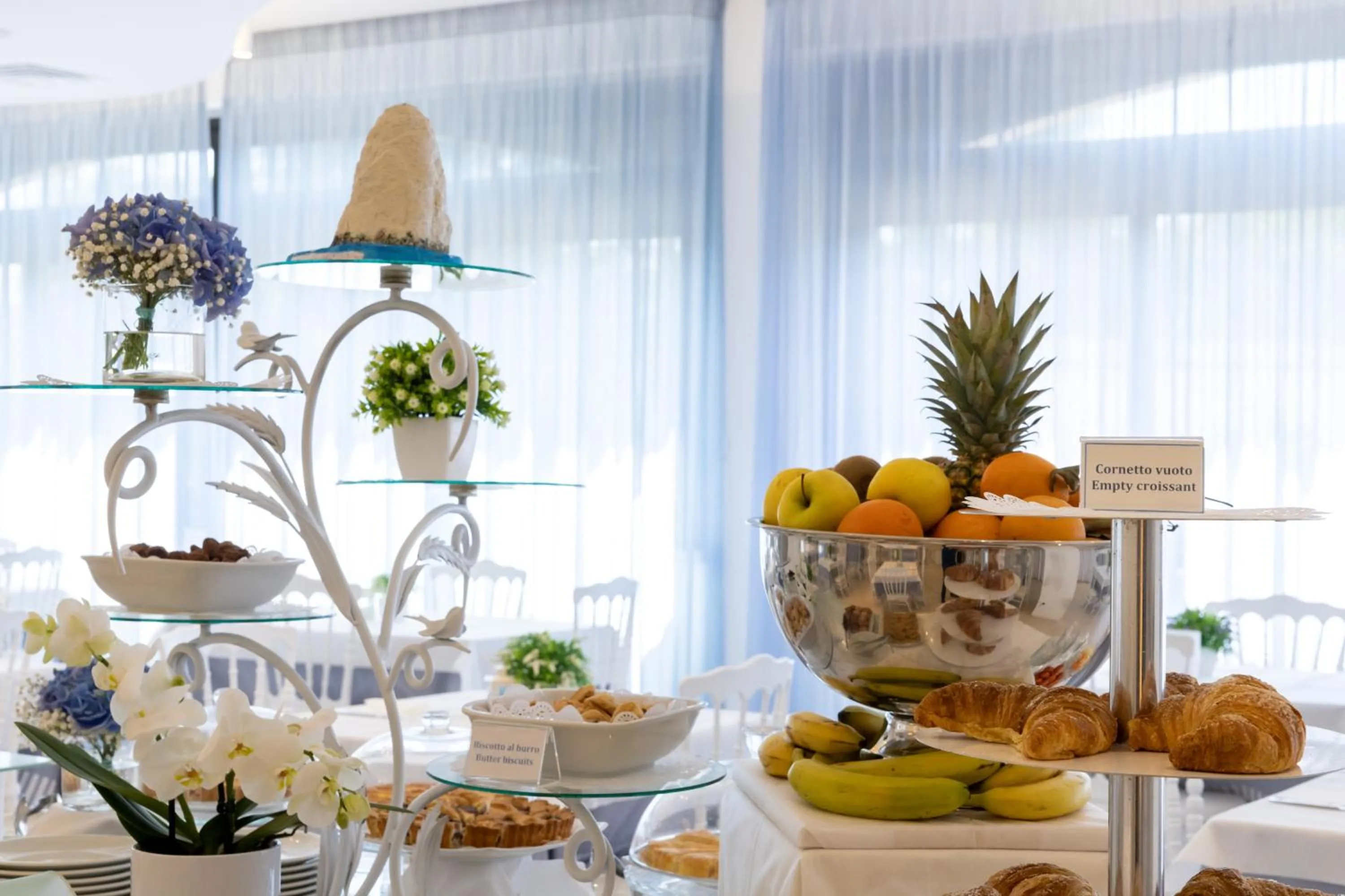 Breakfast in Hotel Cristalda