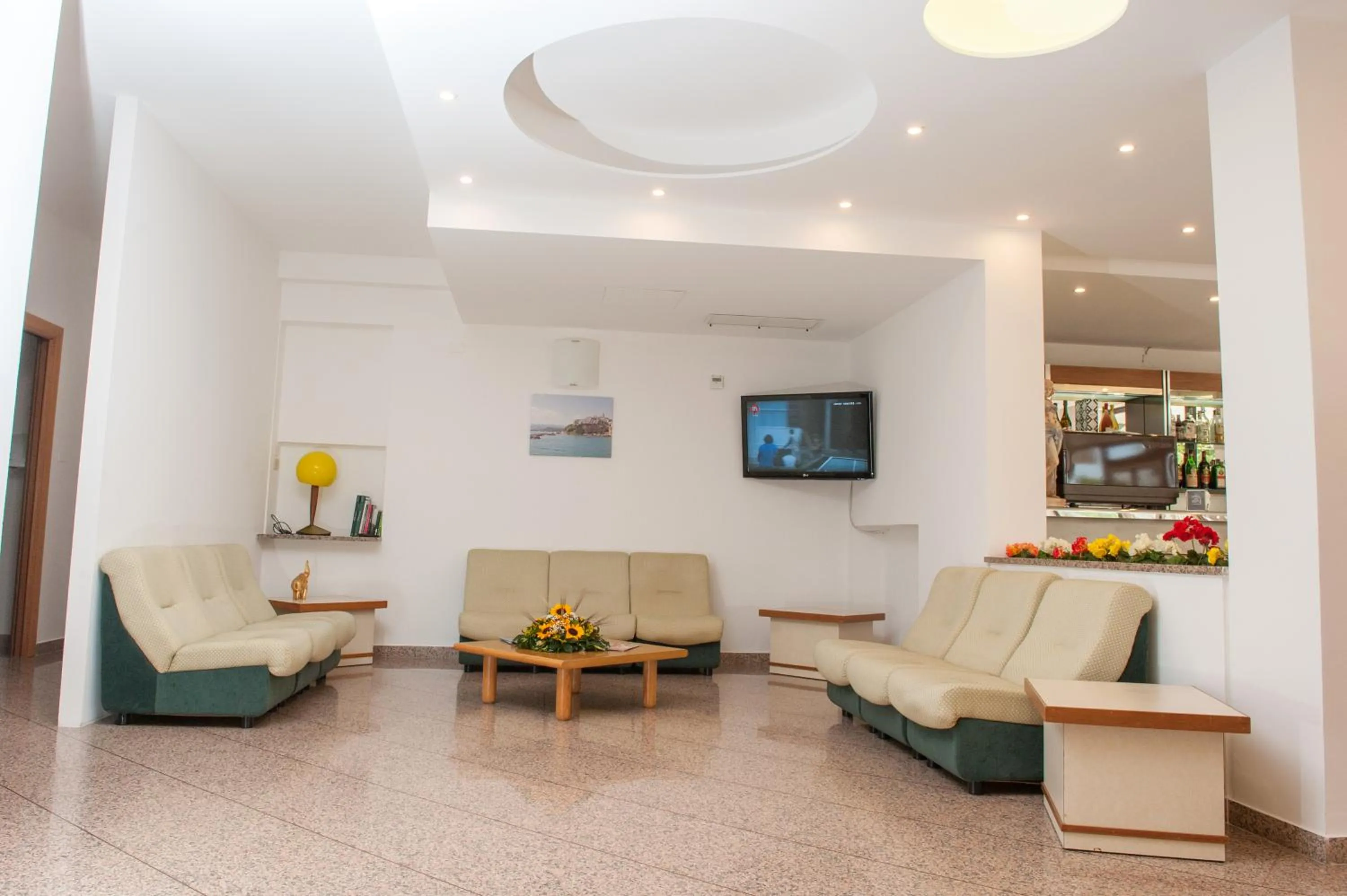 Communal lounge/ TV room in Hotel Cristalda