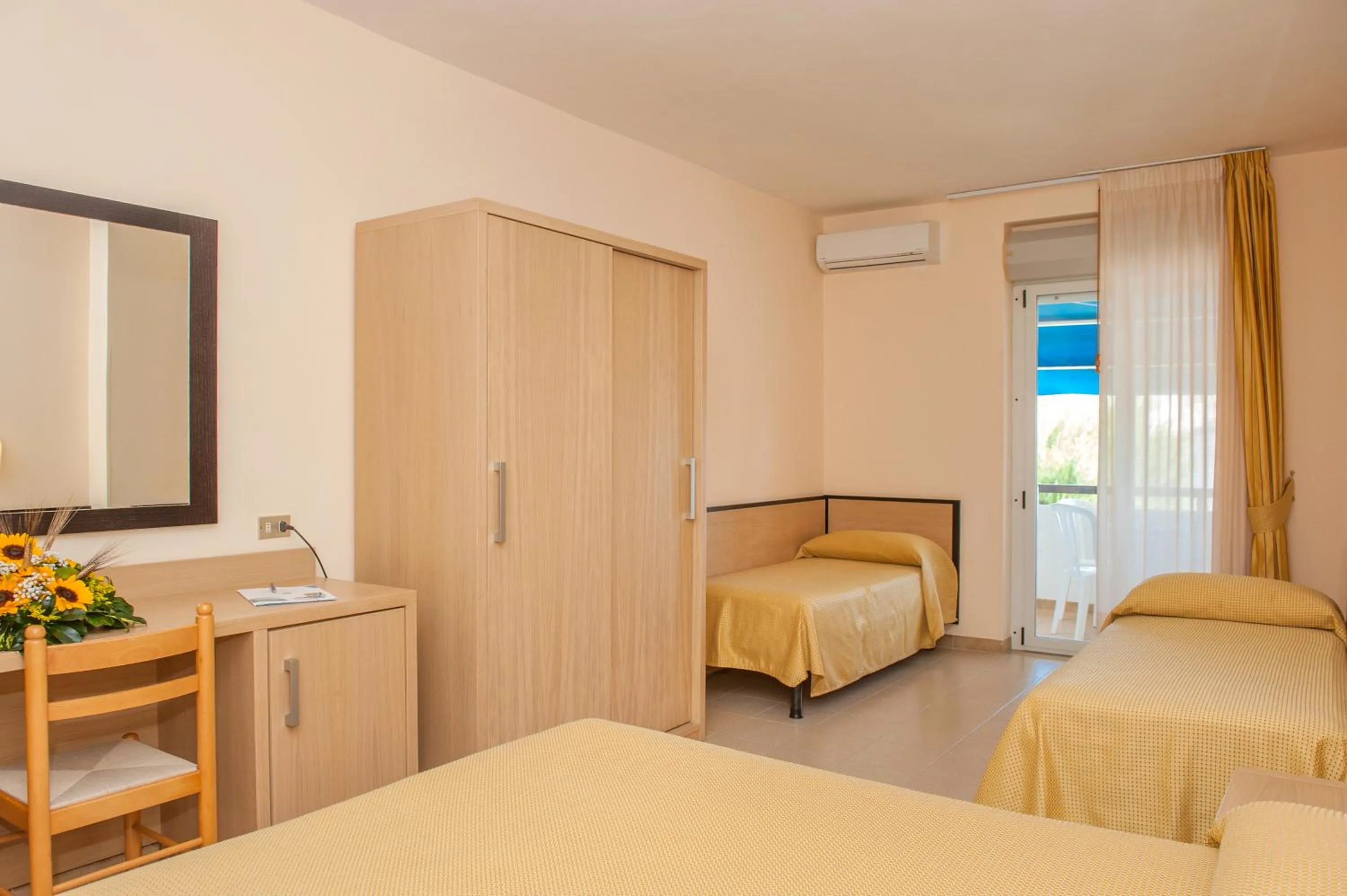 Photo of the whole room, Bed in Hotel Cristalda